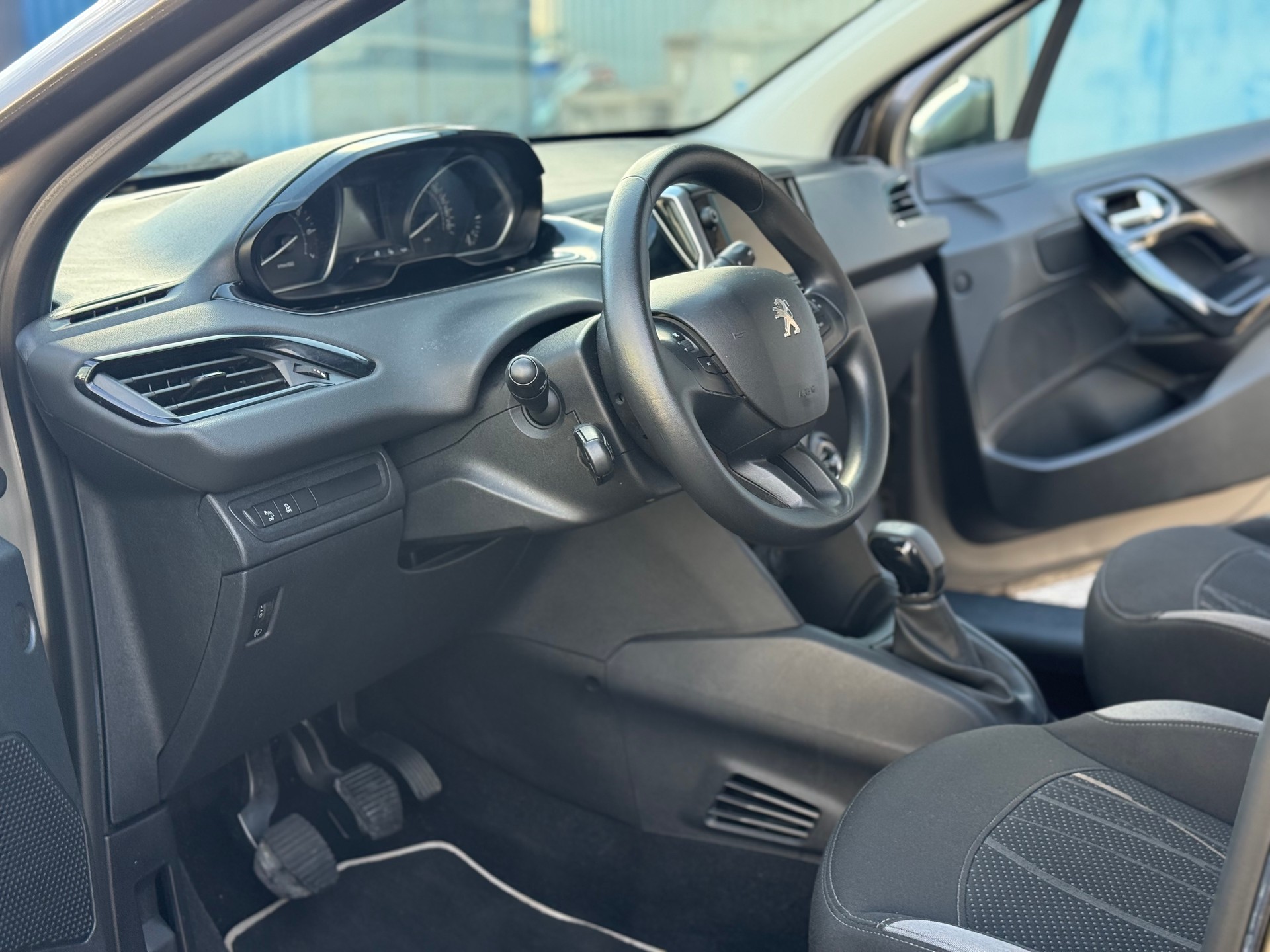 PEUGEOT 208 1.4 VTI Active-image-5