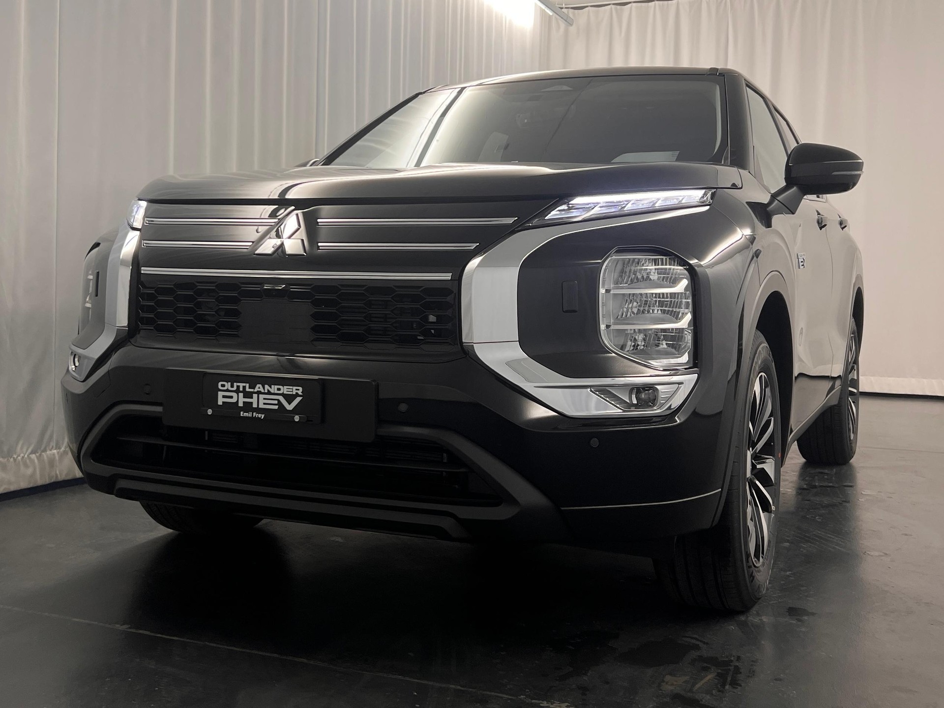 MITSUBISHI Outlander 2.4 PHEV Invite 4x4-image-0