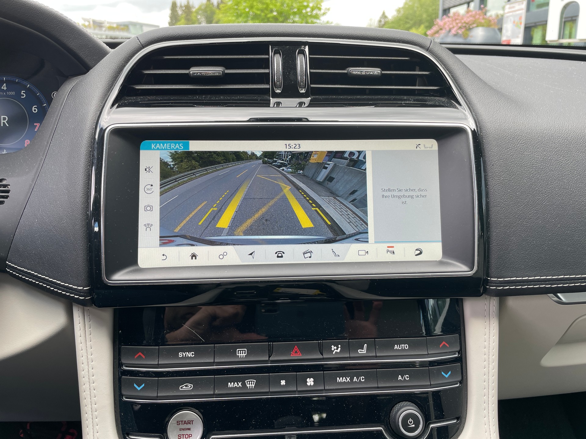 JAGUAR F-Pace 5.0 V8 SVR AWD Automatik-image-27