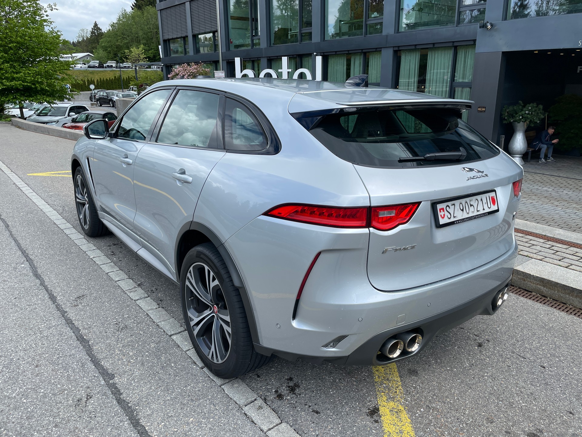 JAGUAR F-Pace 5.0 V8 SVR AWD Automatik-image-7