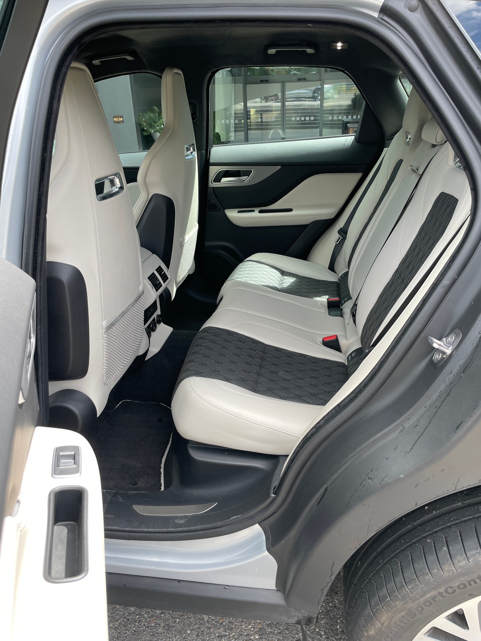 JAGUAR F-Pace 5.0 V8 SVR AWD Automatik-image-21