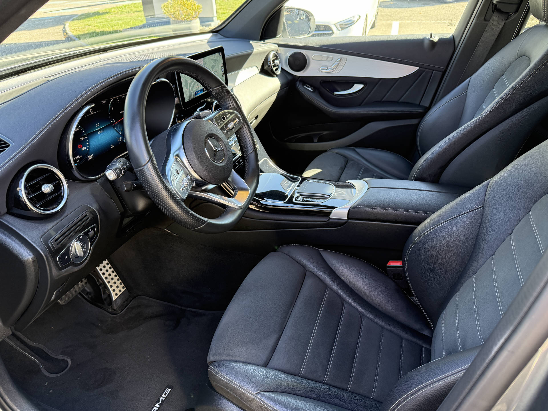 MERCEDES-BENZ GLC 300 d AMG Line 4m-image-3