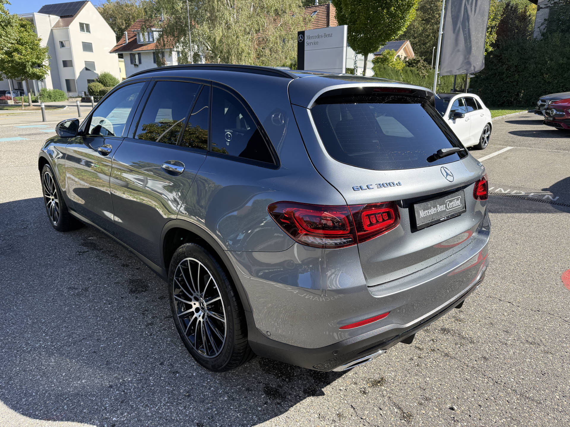 MERCEDES-BENZ GLC 300 d AMG Line 4m-image-6