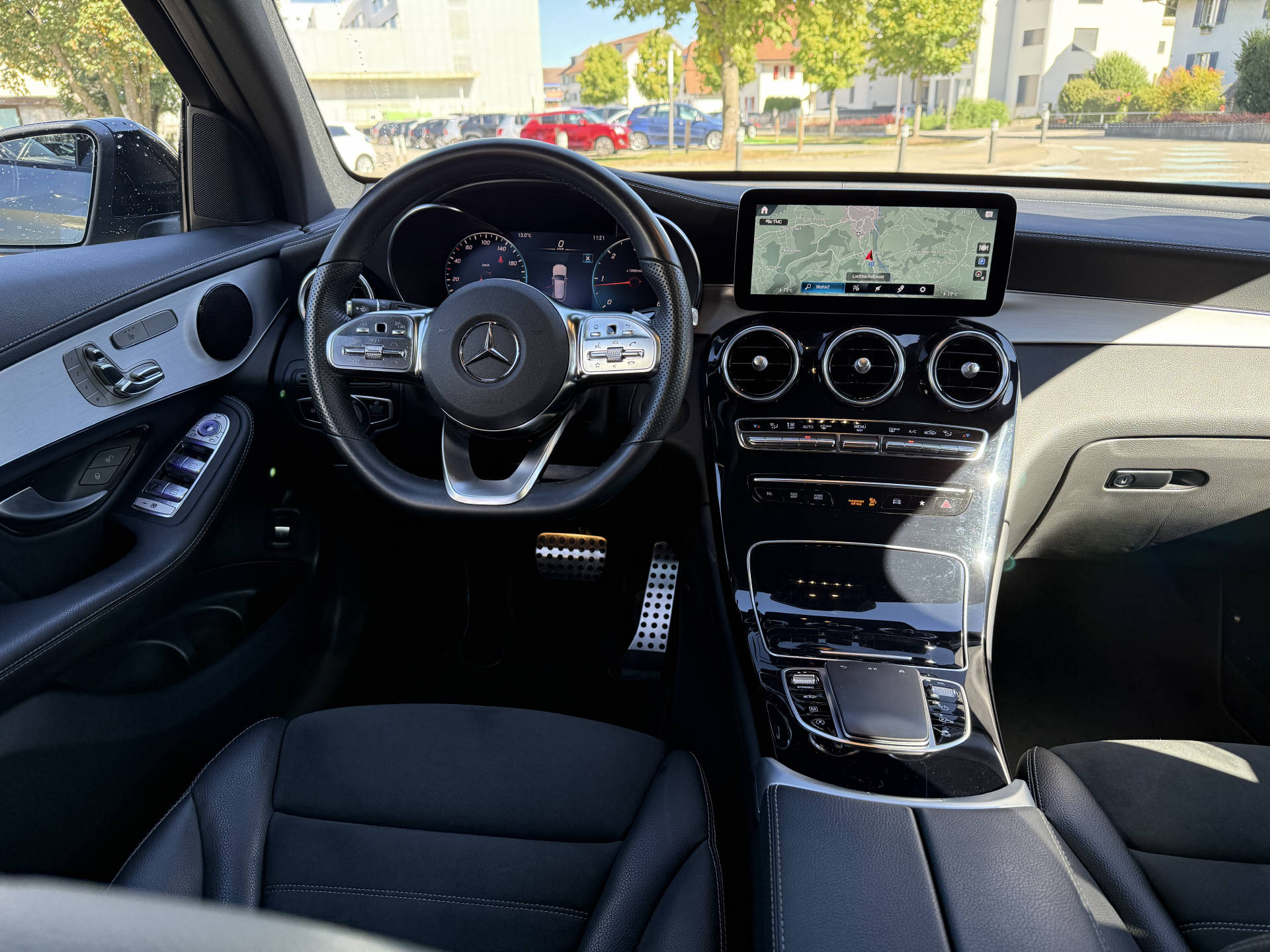 MERCEDES-BENZ GLC 300 d AMG Line 4m-image-4
