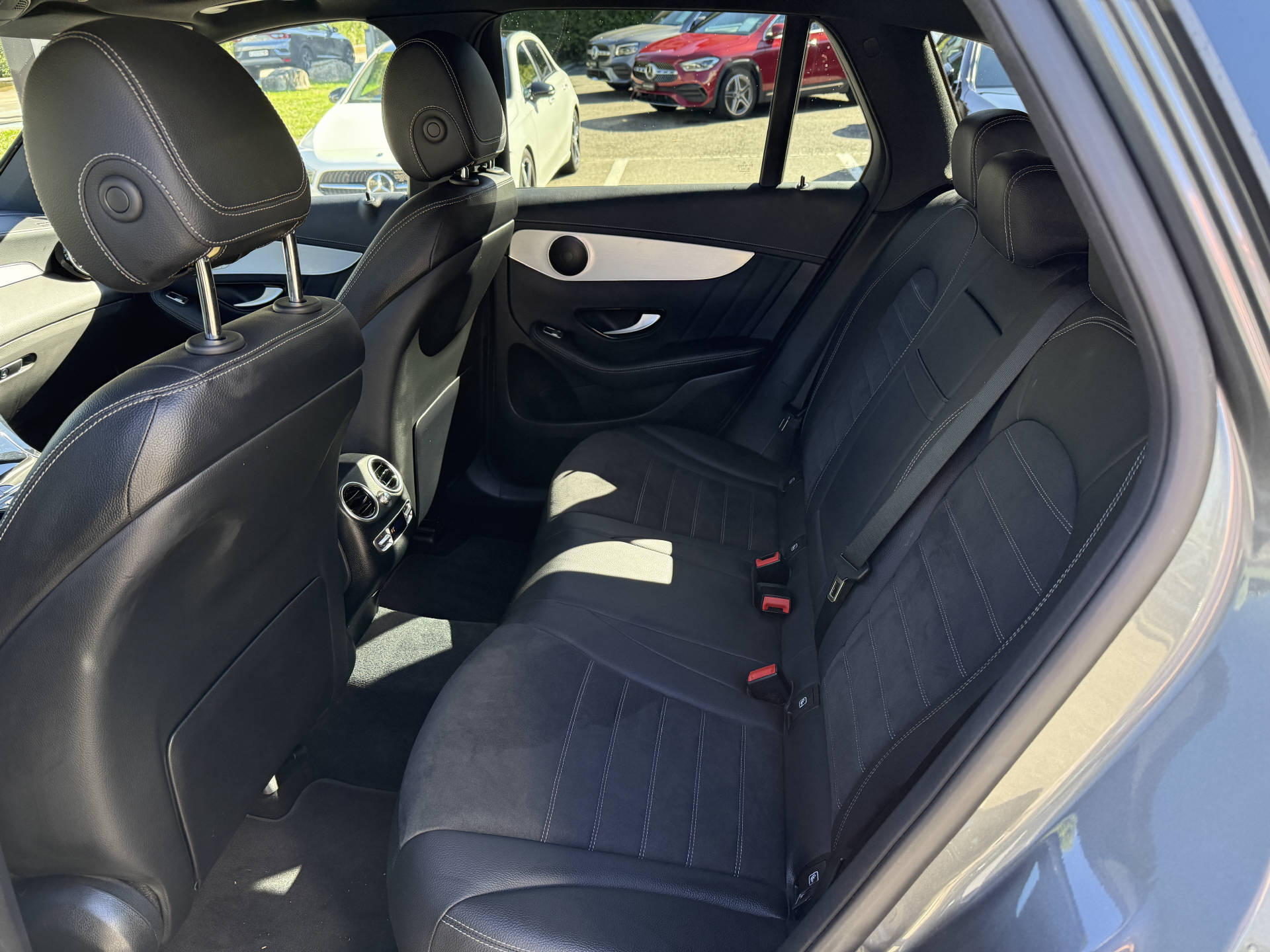 MERCEDES-BENZ GLC 300 d AMG Line 4m-image-5