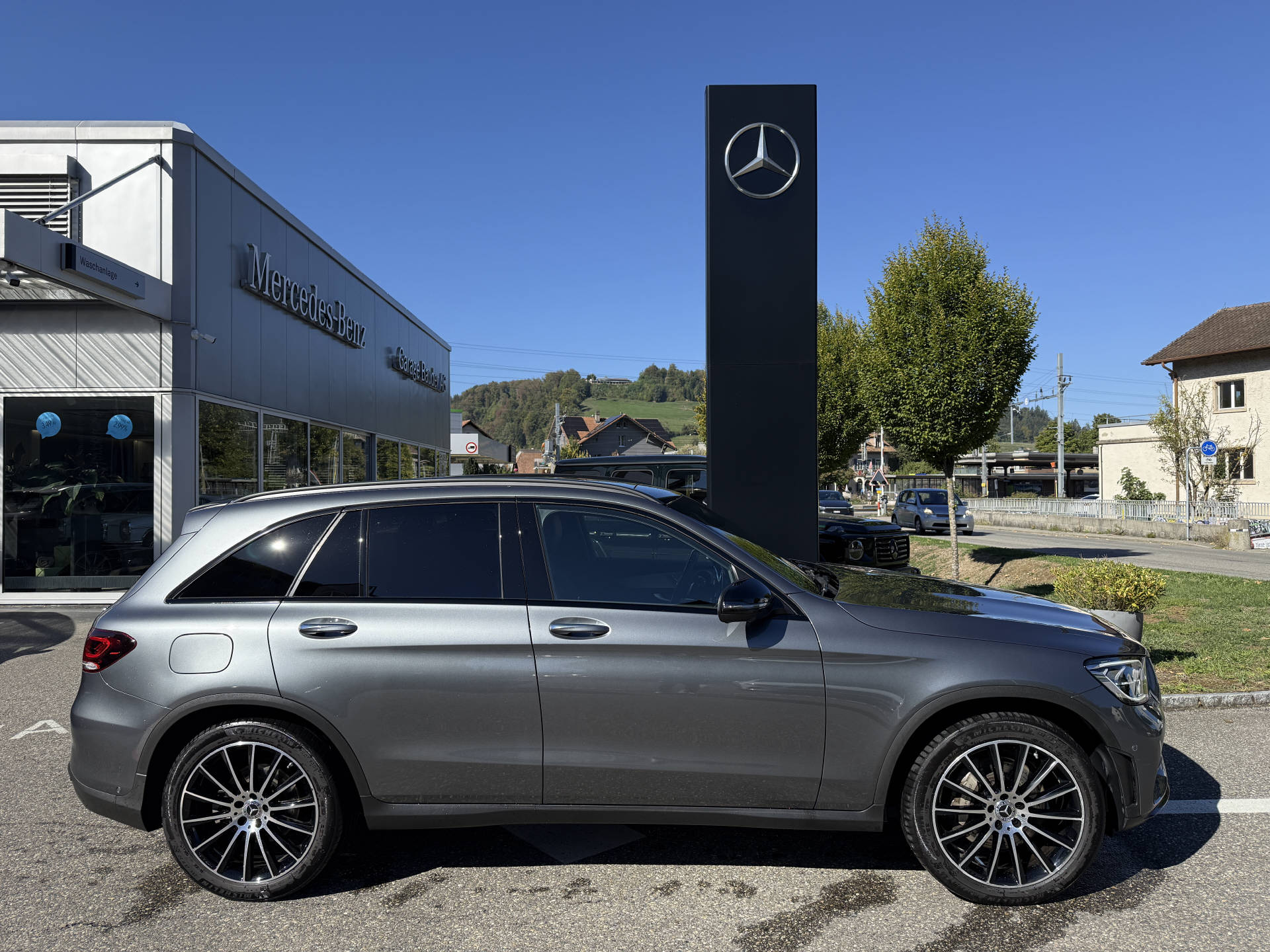 MERCEDES-BENZ GLC 300 d AMG Line 4m-image-9