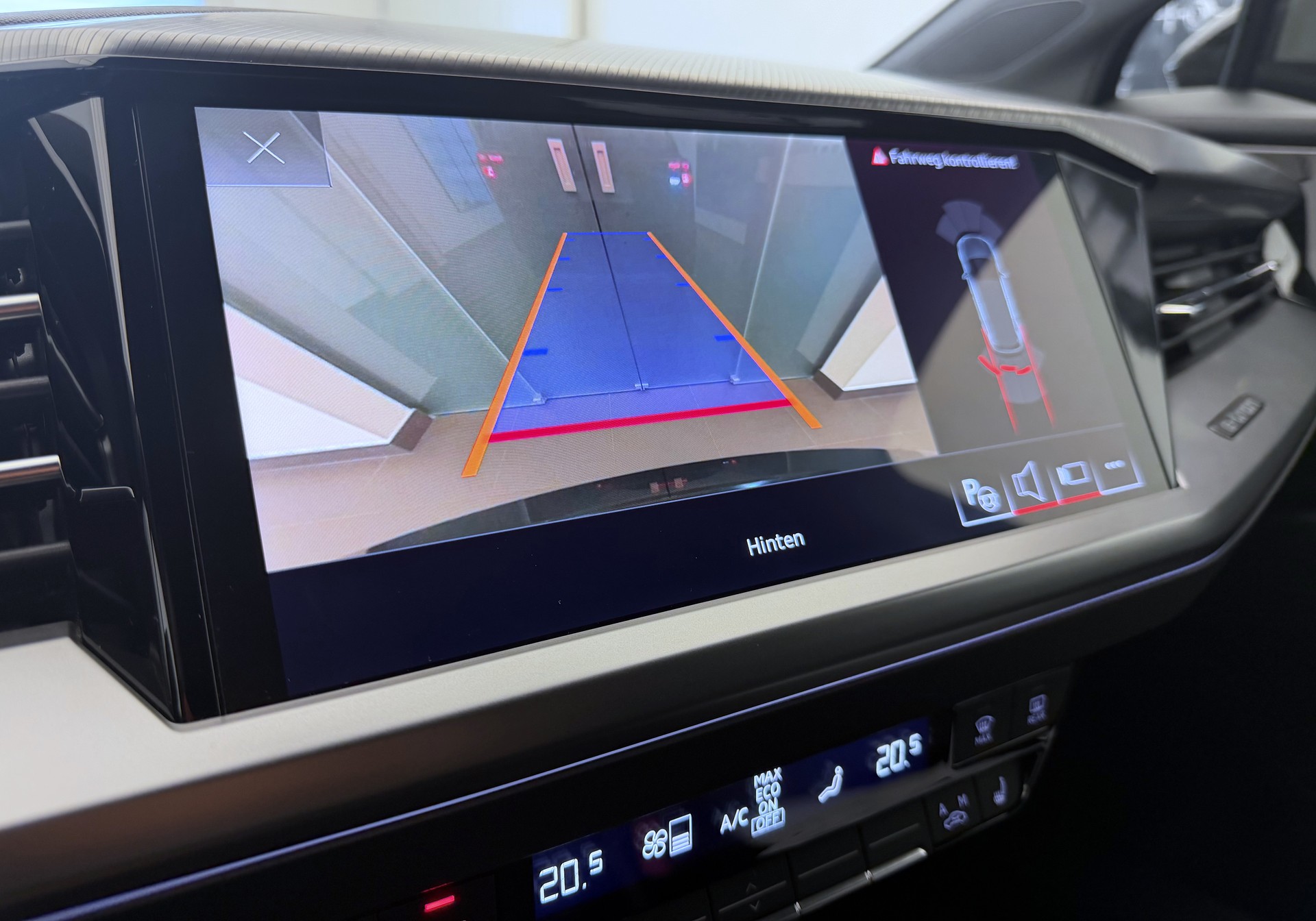 AUDI Q4 e-tron 50 quattro-image-17