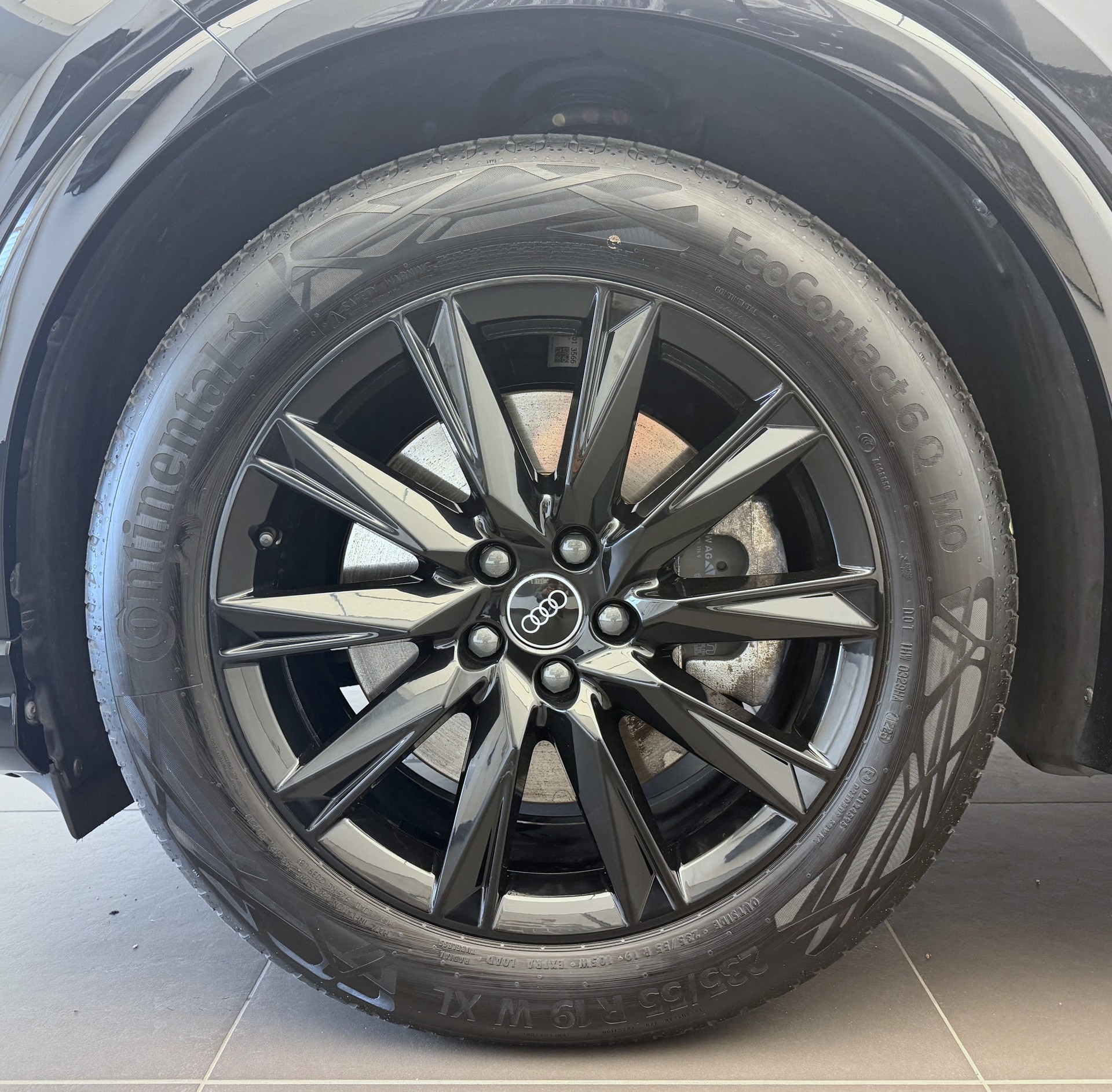 AUDI Q4 e-tron 50 quattro-image-2