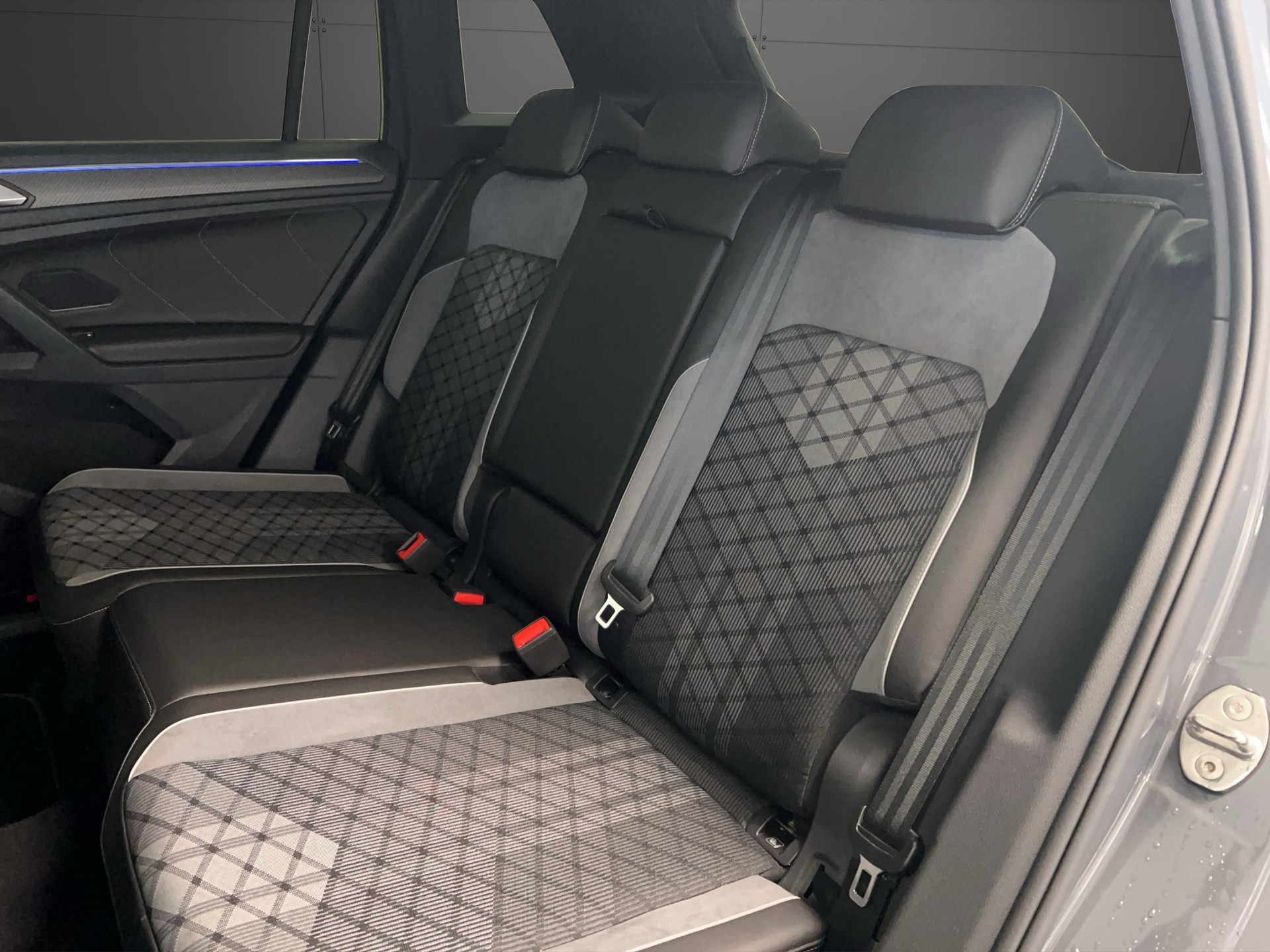 VW Tiguan 2.0TSI R-Line 4Motion DSG-image-8