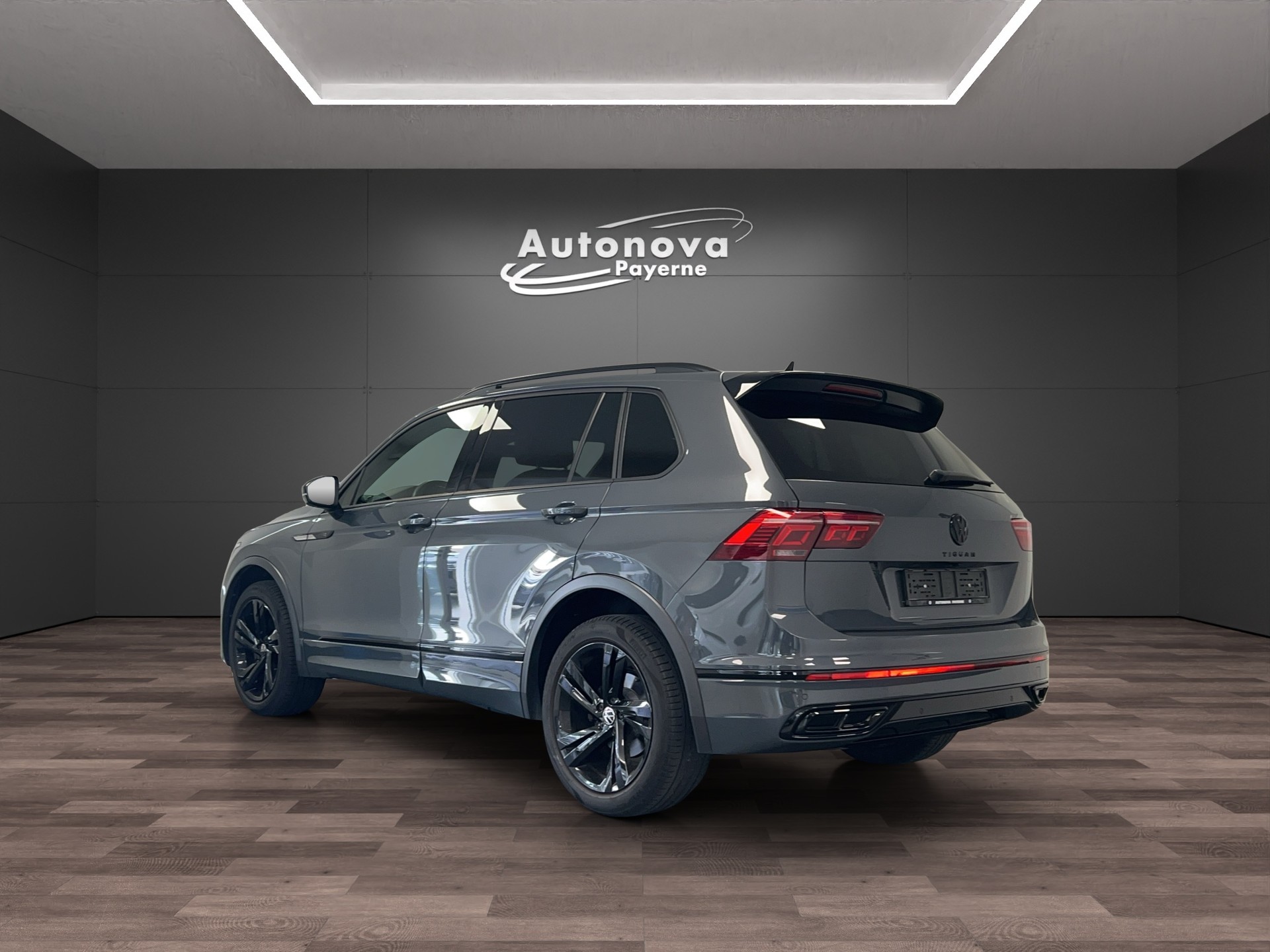 VW Tiguan 2.0TSI R-Line 4Motion DSG-image-3