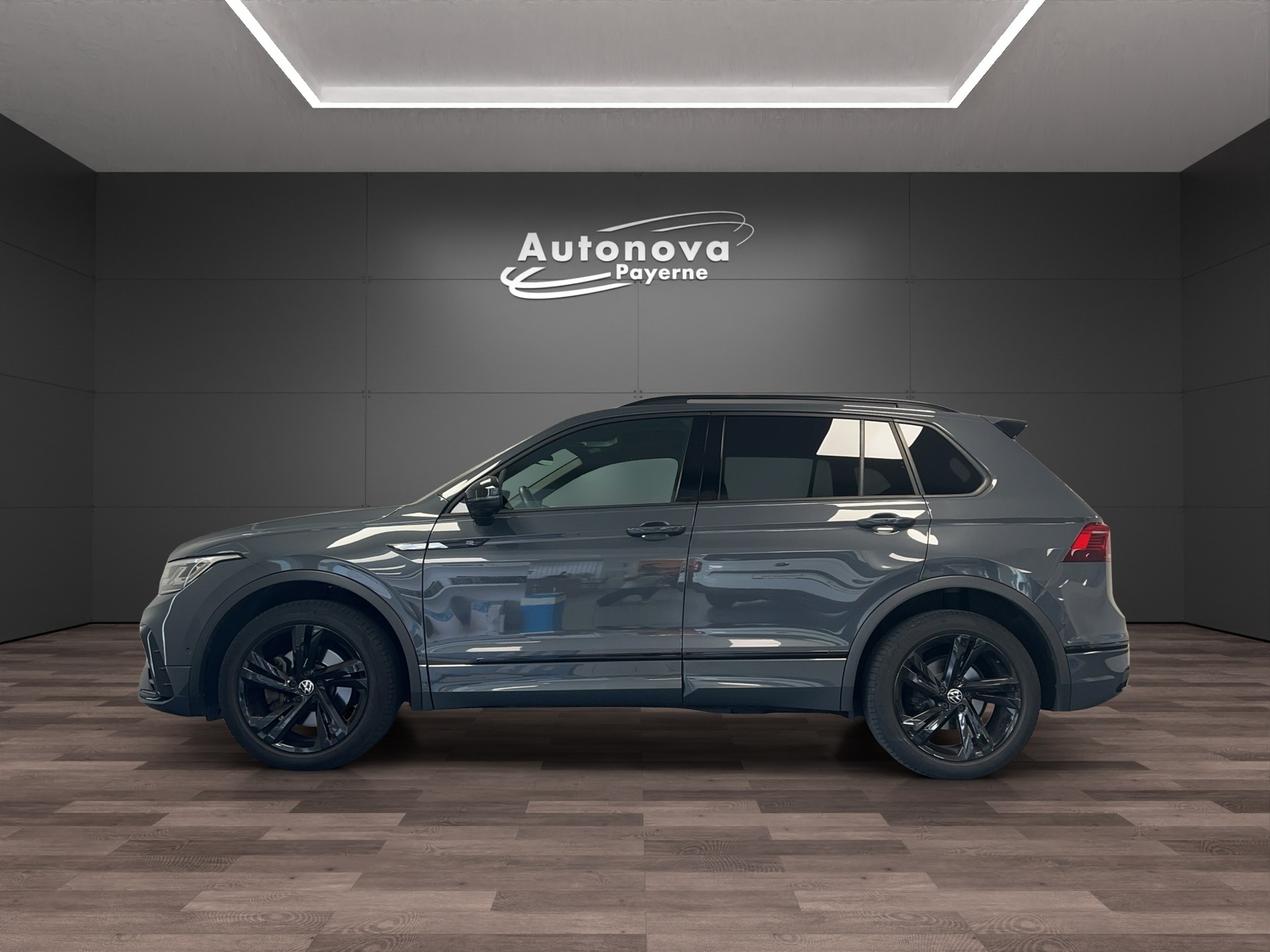 VW Tiguan 2.0TSI R-Line 4Motion DSG-image-2
