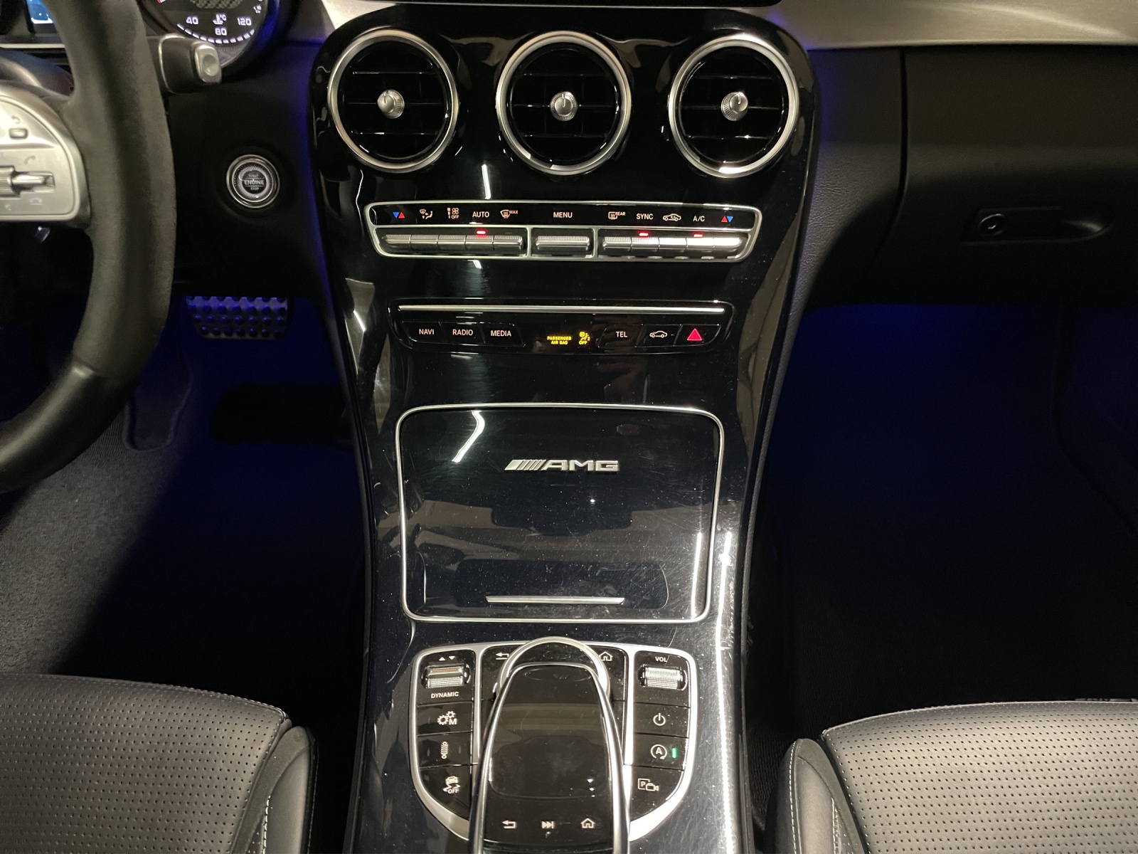 MERCEDES-BENZ C 63 AMG-image-11