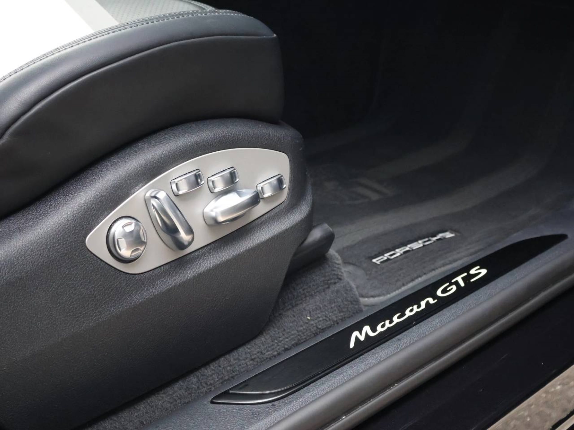 PORSCHE Macan GTS-image-25