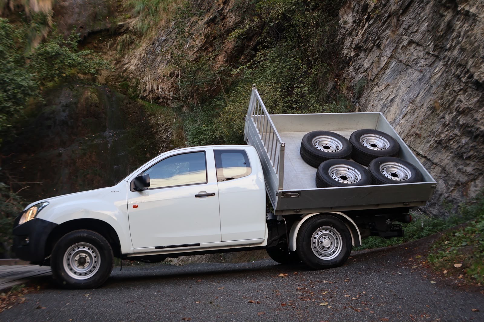 ISUZU D-MAX-image-3