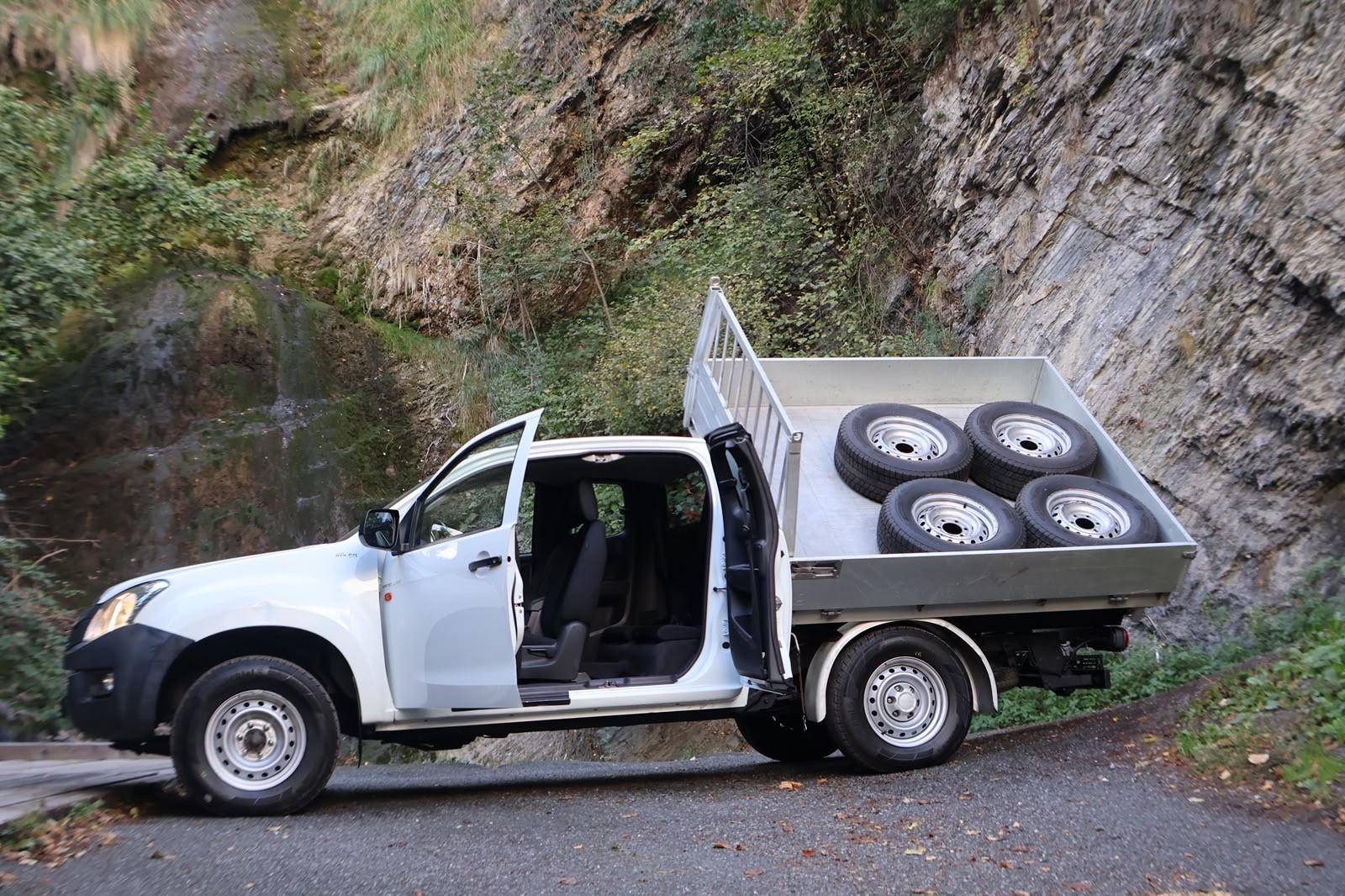 ISUZU D-MAX-image-4