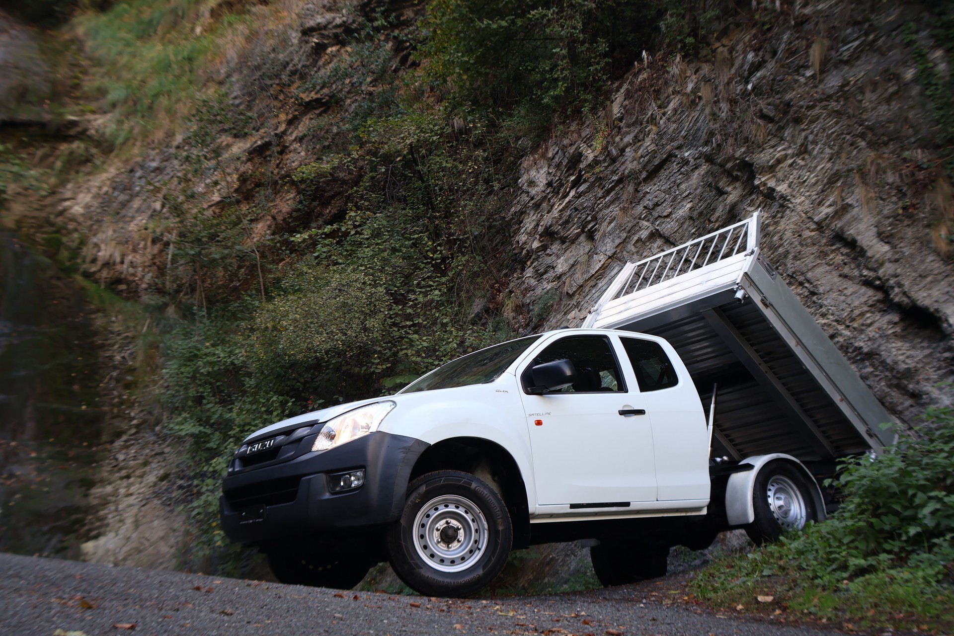 ISUZU D-MAX-image-1