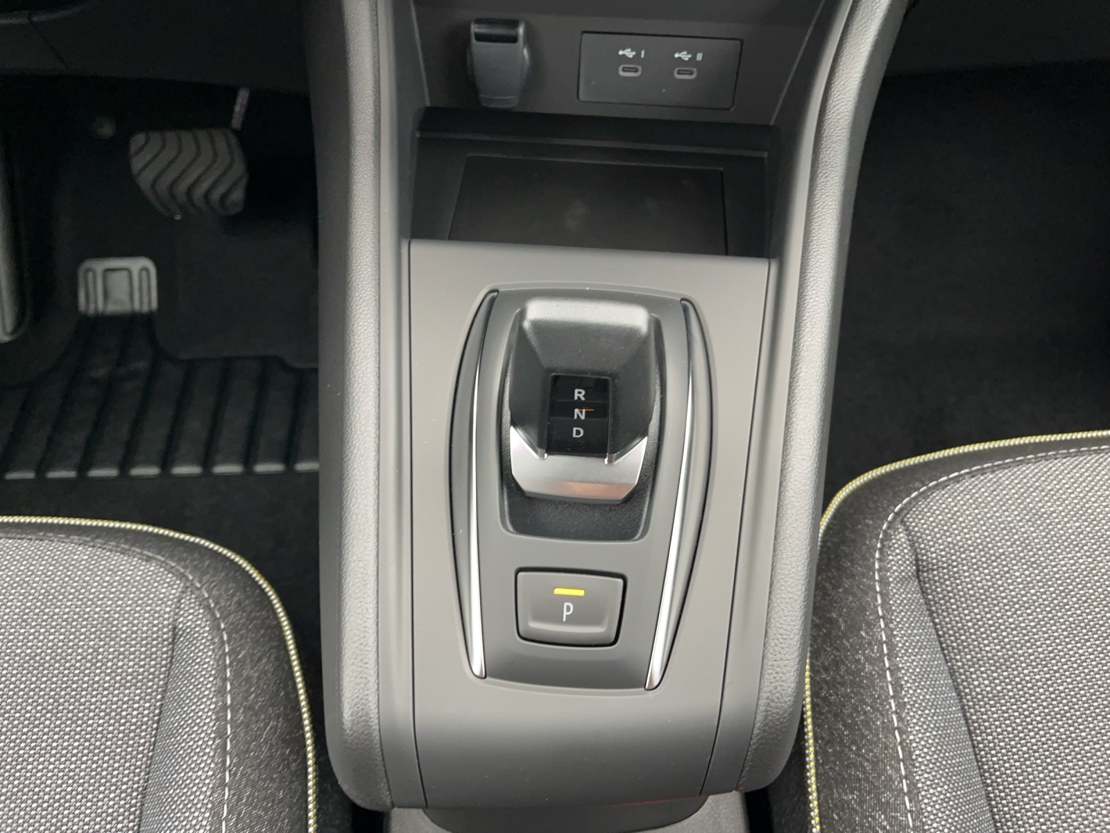 RENAULT Captur 1.3 TCe 140 techno EDC-image-13