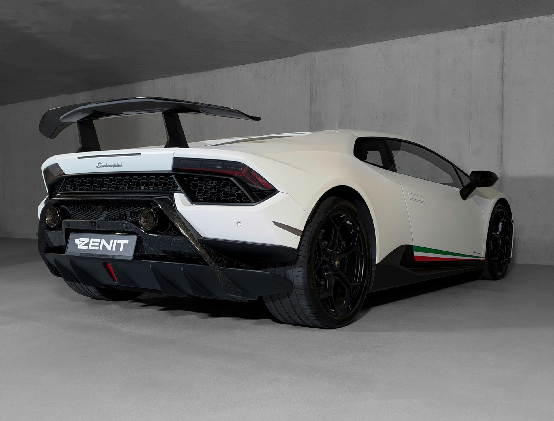 LAMBORGHINI Huracan LP640-4 Coupé Performante DCT-image-12