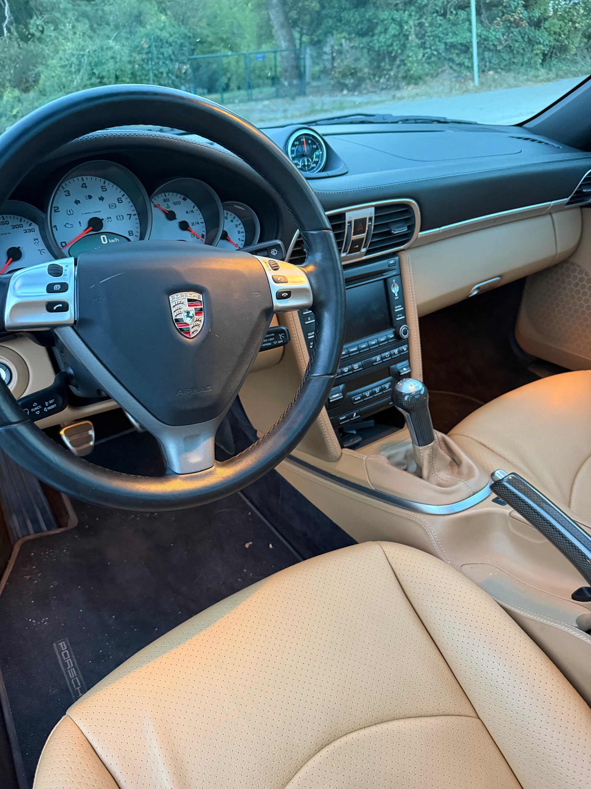 PORSCHE 911 TARGA 4S-image-2