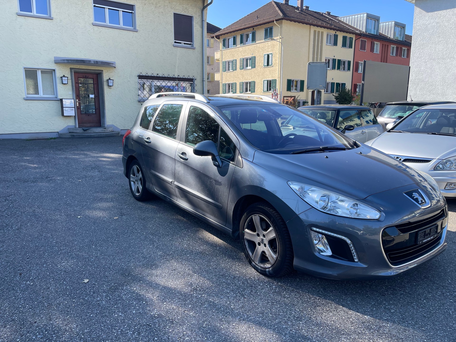 PEUGEOT 308 SW 1.6 16V Turbo Millesim 200 Automatic-image-3