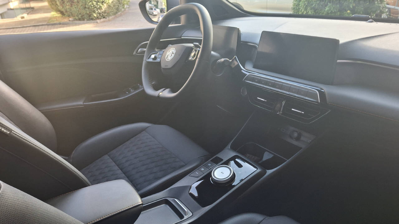 MG 3 1.5 Hybrid Luxury-image-5