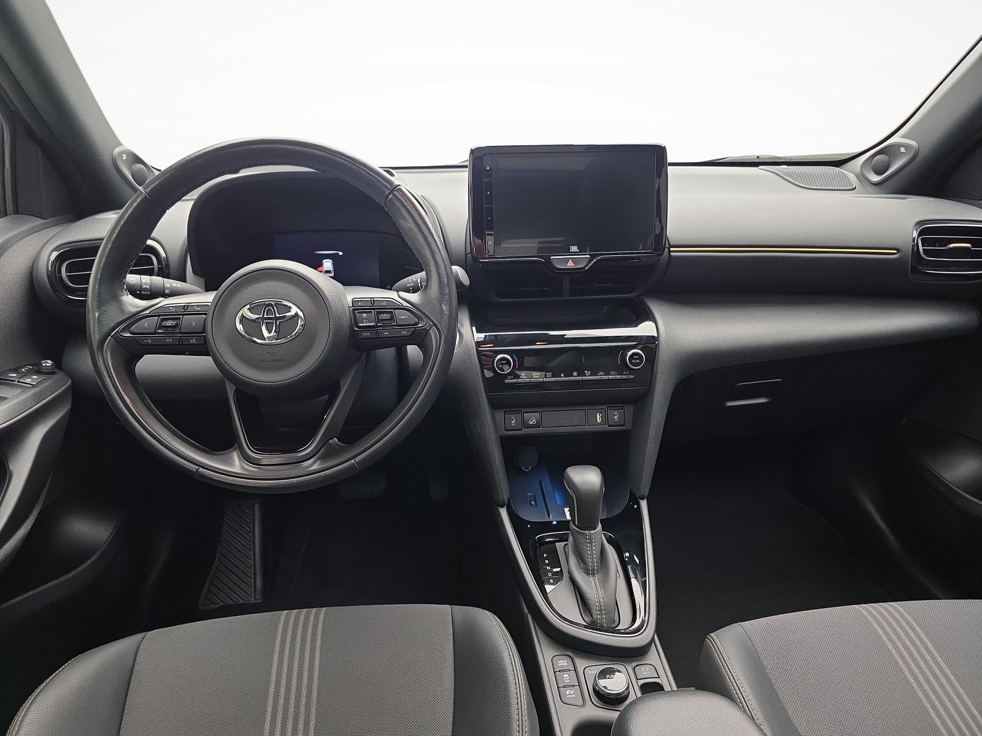 TOYOTA Yaris Cross 1.5 VVT-i HSD Adventure AWD-i-image-8