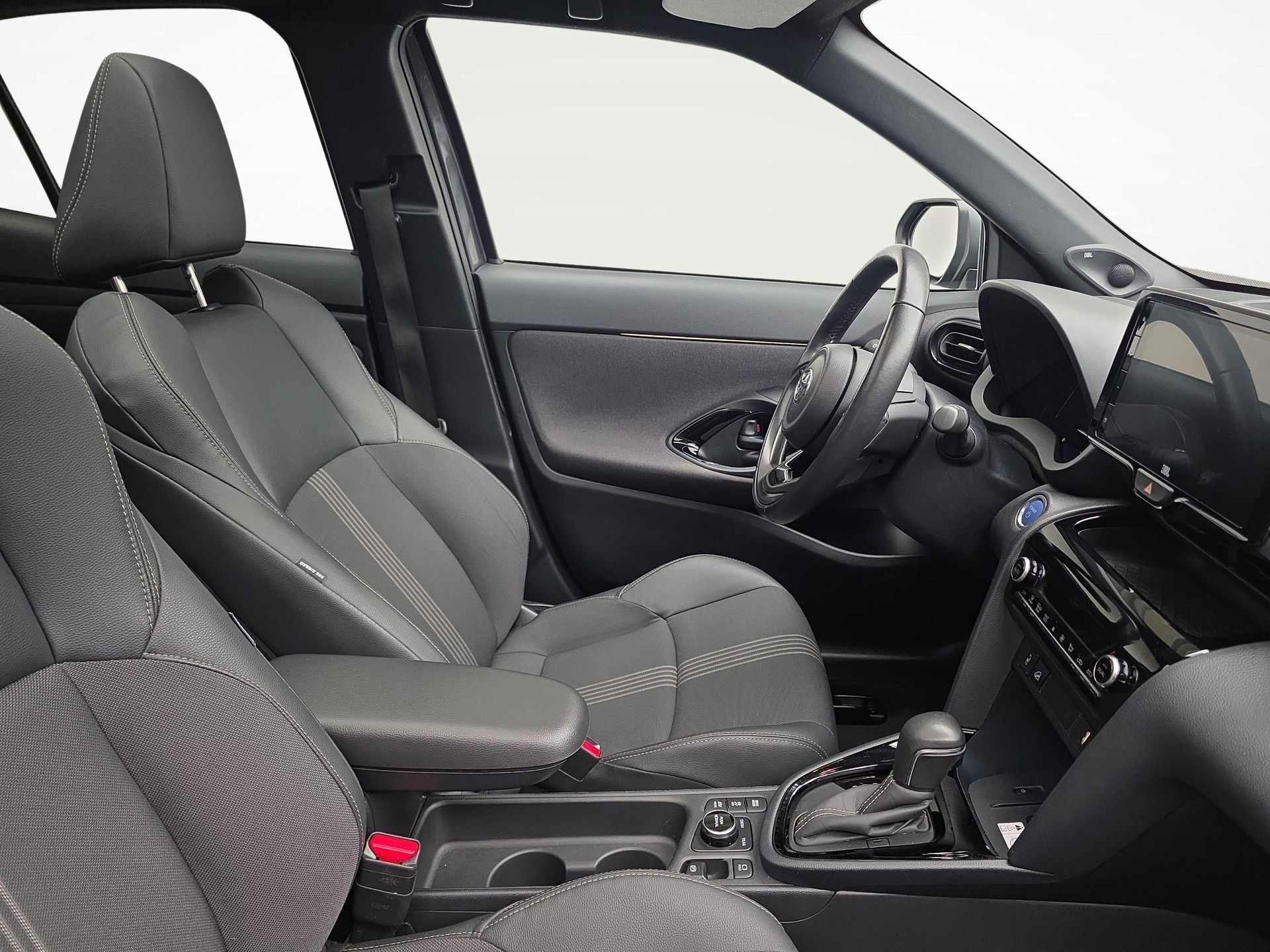 TOYOTA Yaris Cross 1.5 VVT-i HSD Adventure AWD-i-image-9