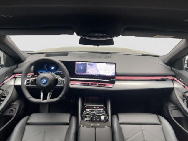 BMW 5er Reihe G61 Touring 530e xDrive-image-10