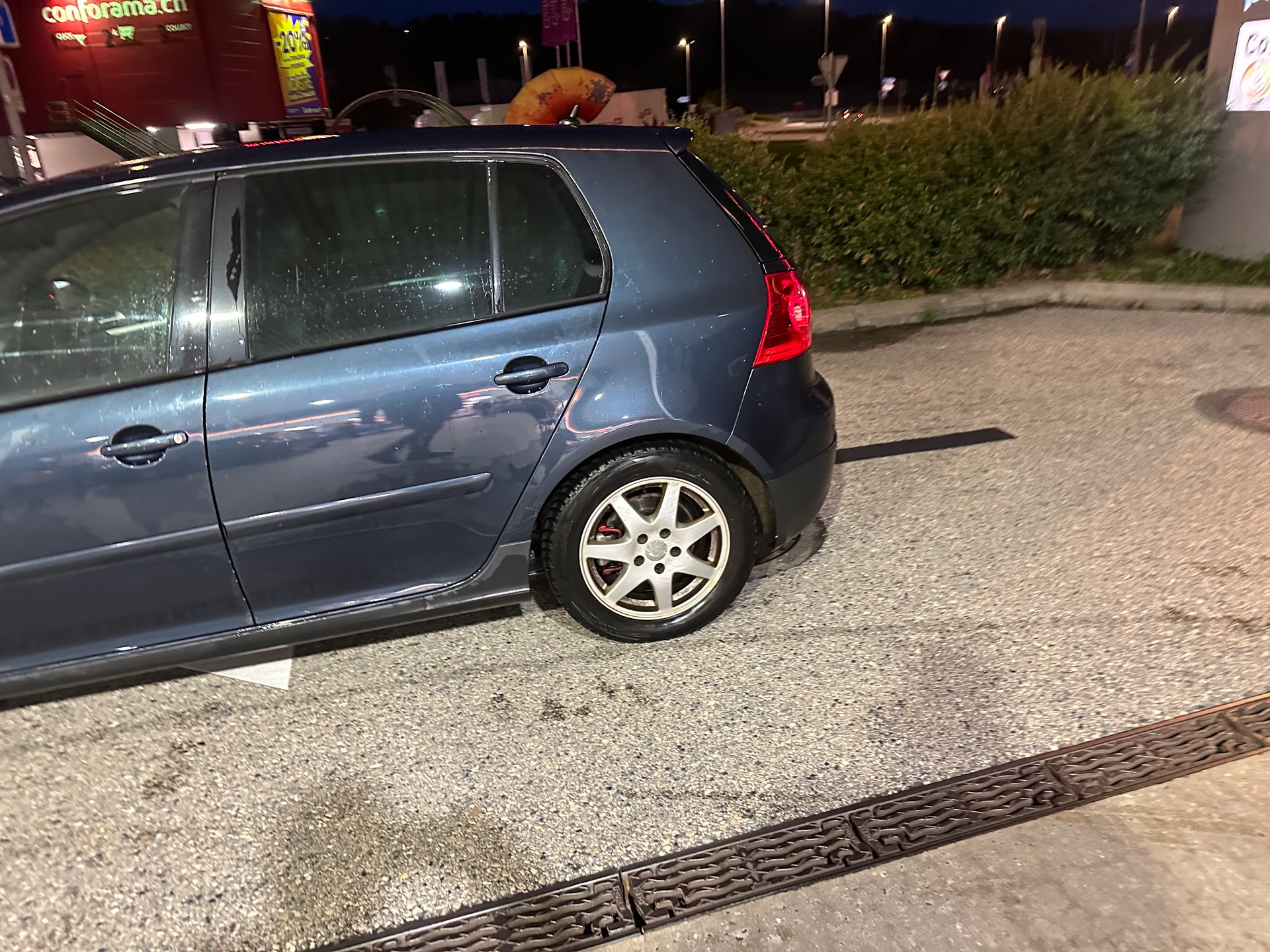 VW GOLF-image-12