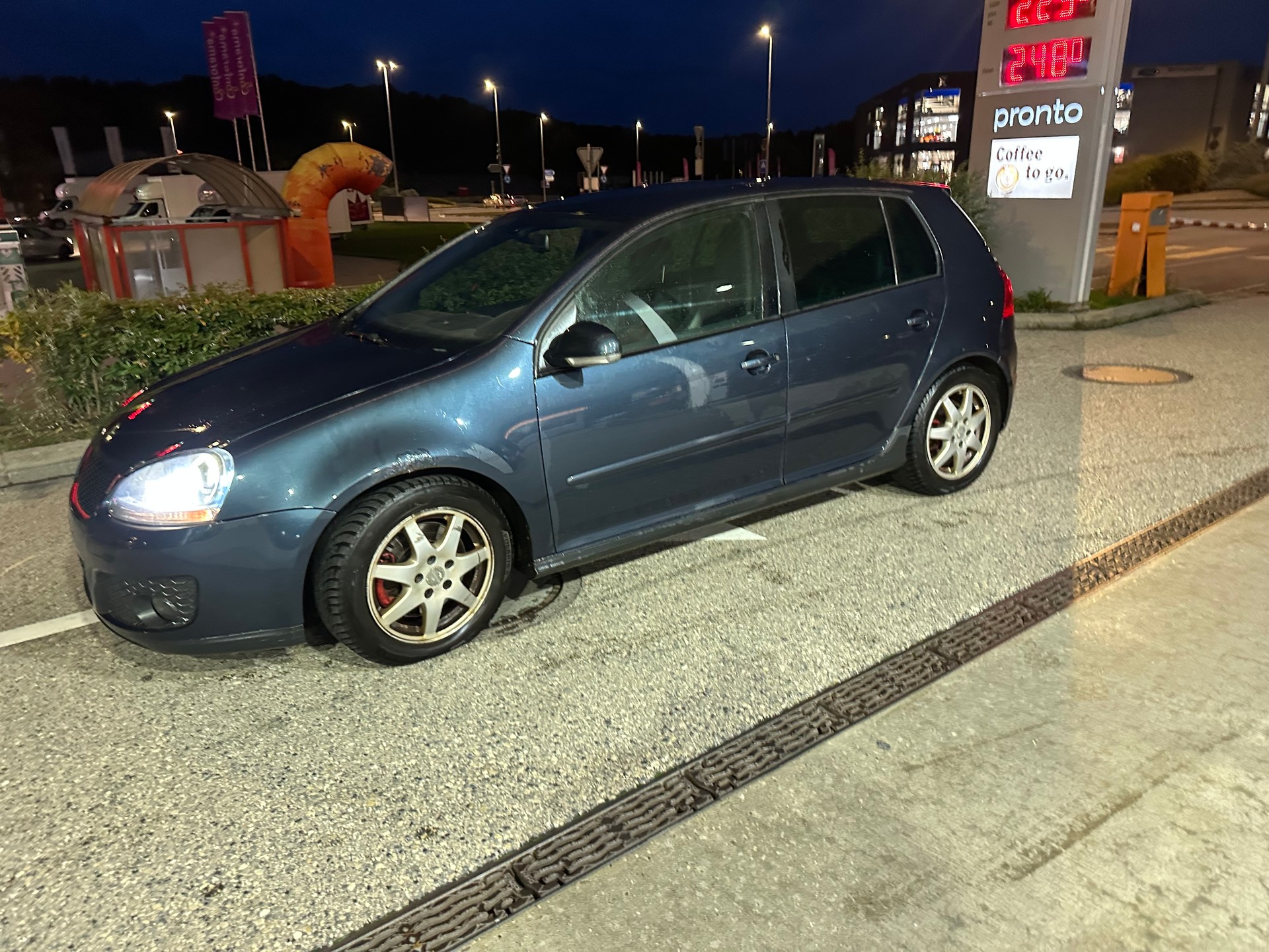 VW GOLF-image-0