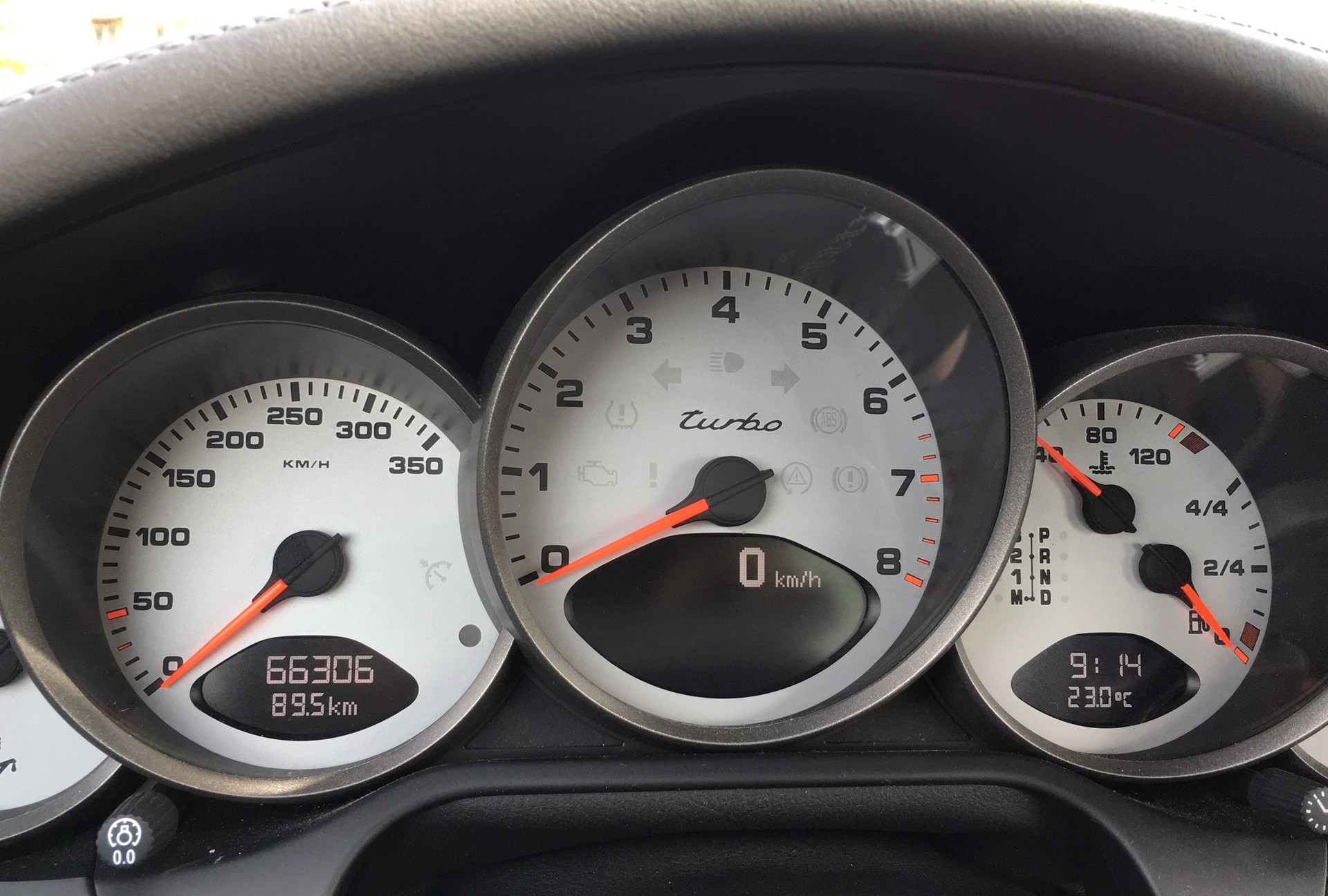 PORSCHE 911 Cabrio Turbo Tiptronic-image-11
