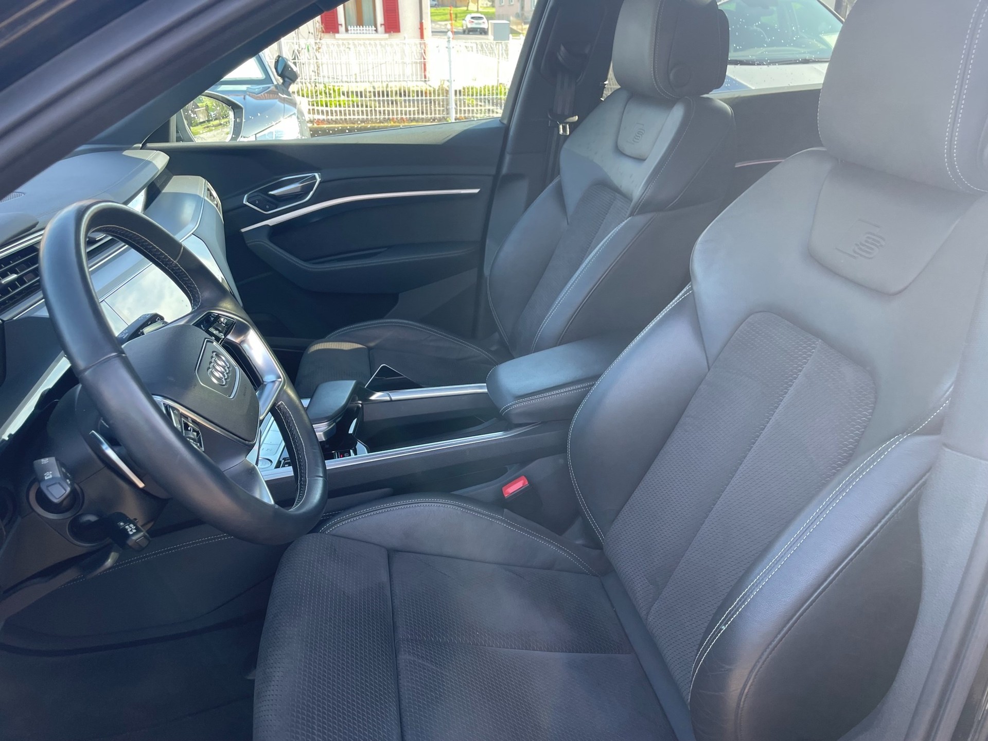 AUDI e-tron 55 Advanced quattro-image-9