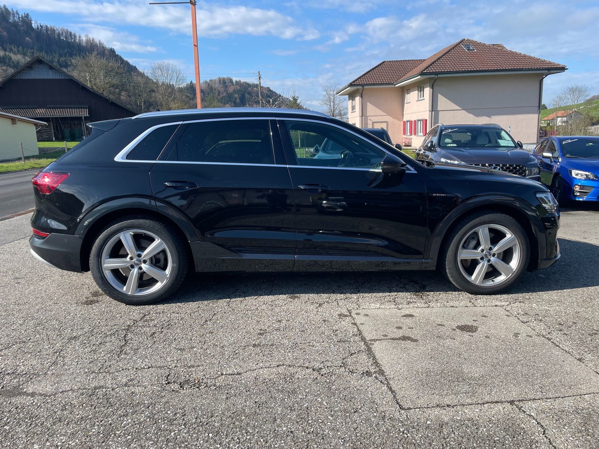 AUDI e-tron 55 Advanced quattro-image-4