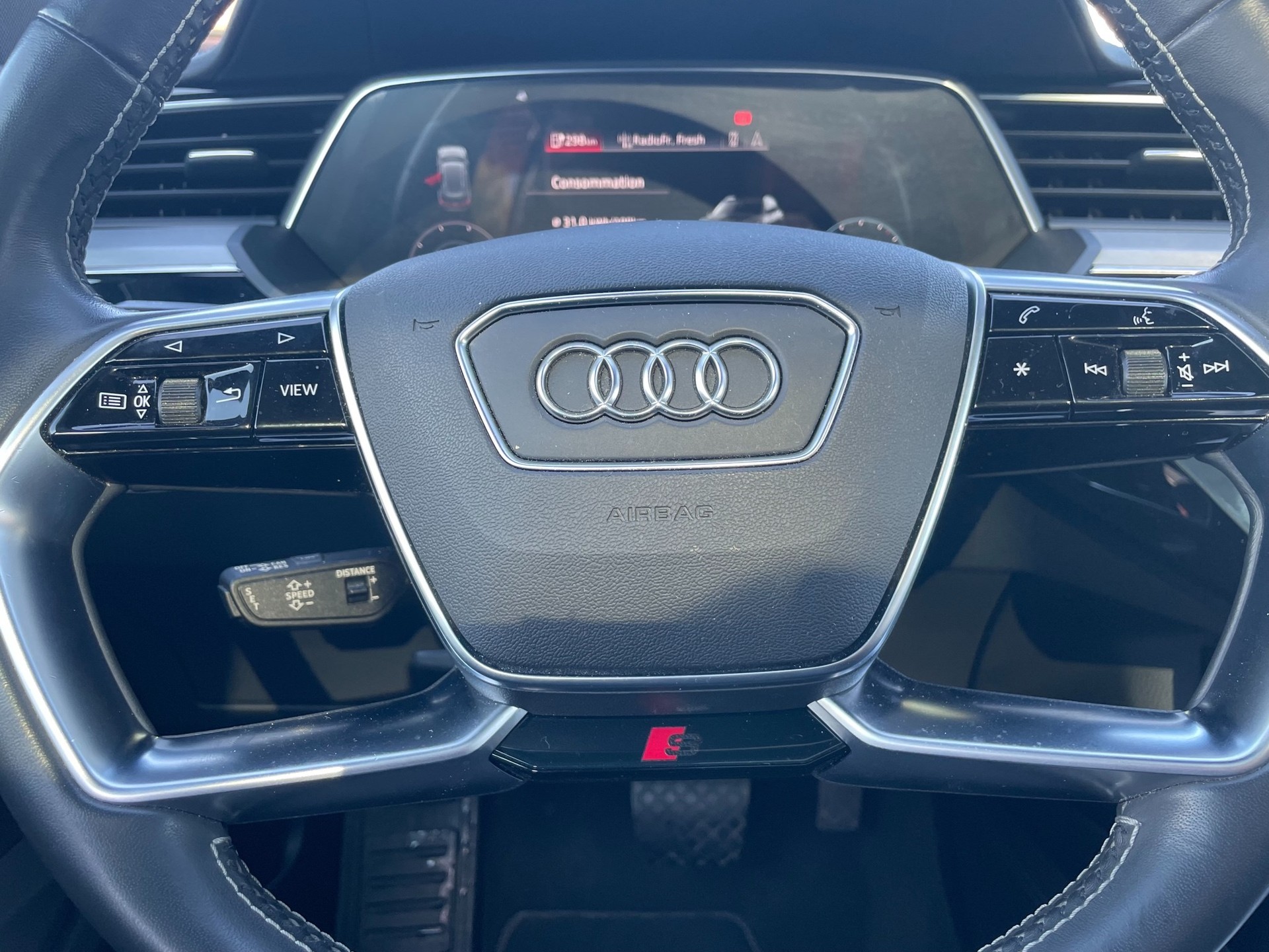 AUDI e-tron 55 Advanced quattro-image-11