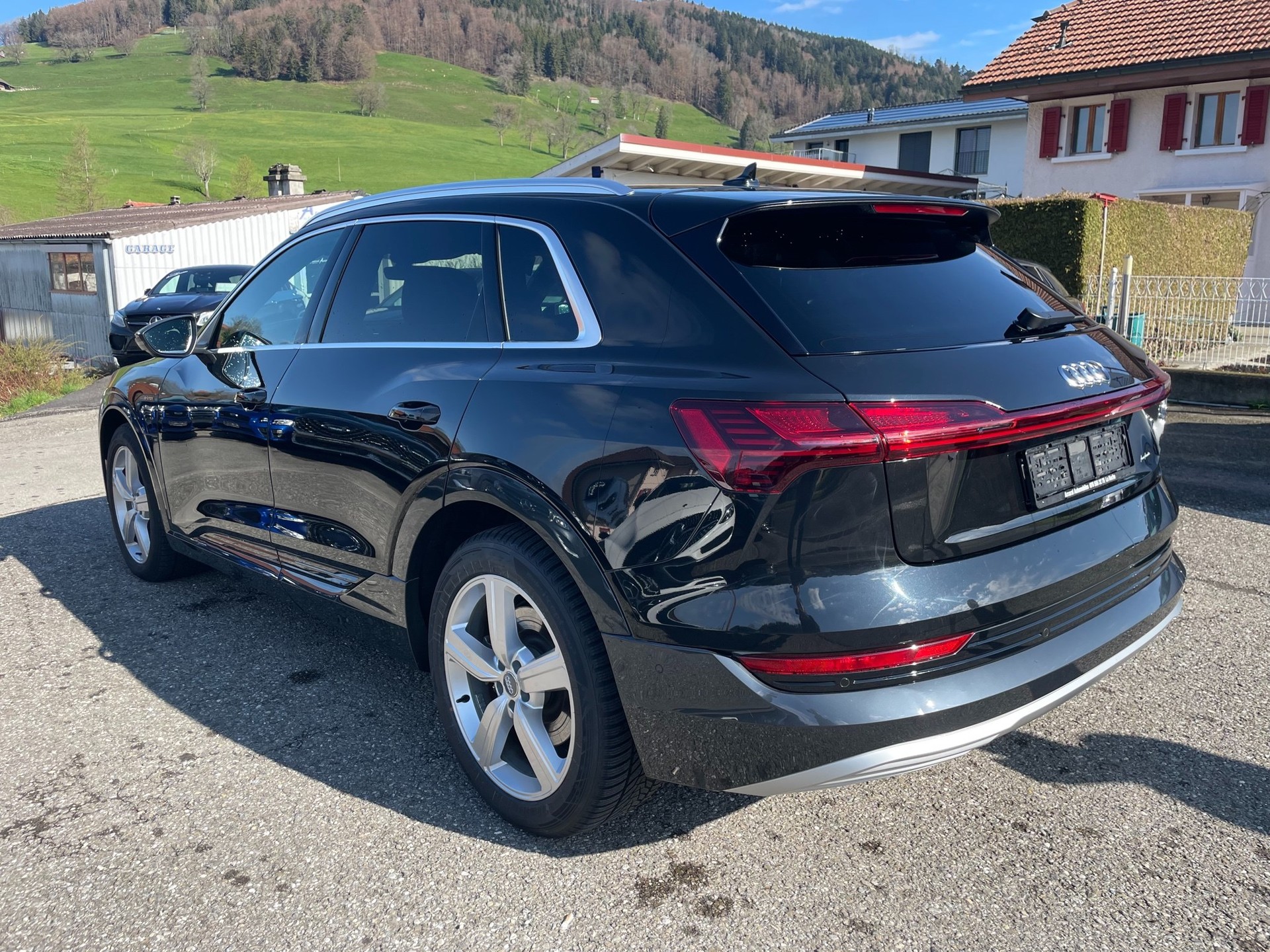 AUDI e-tron 55 Advanced quattro-image-5