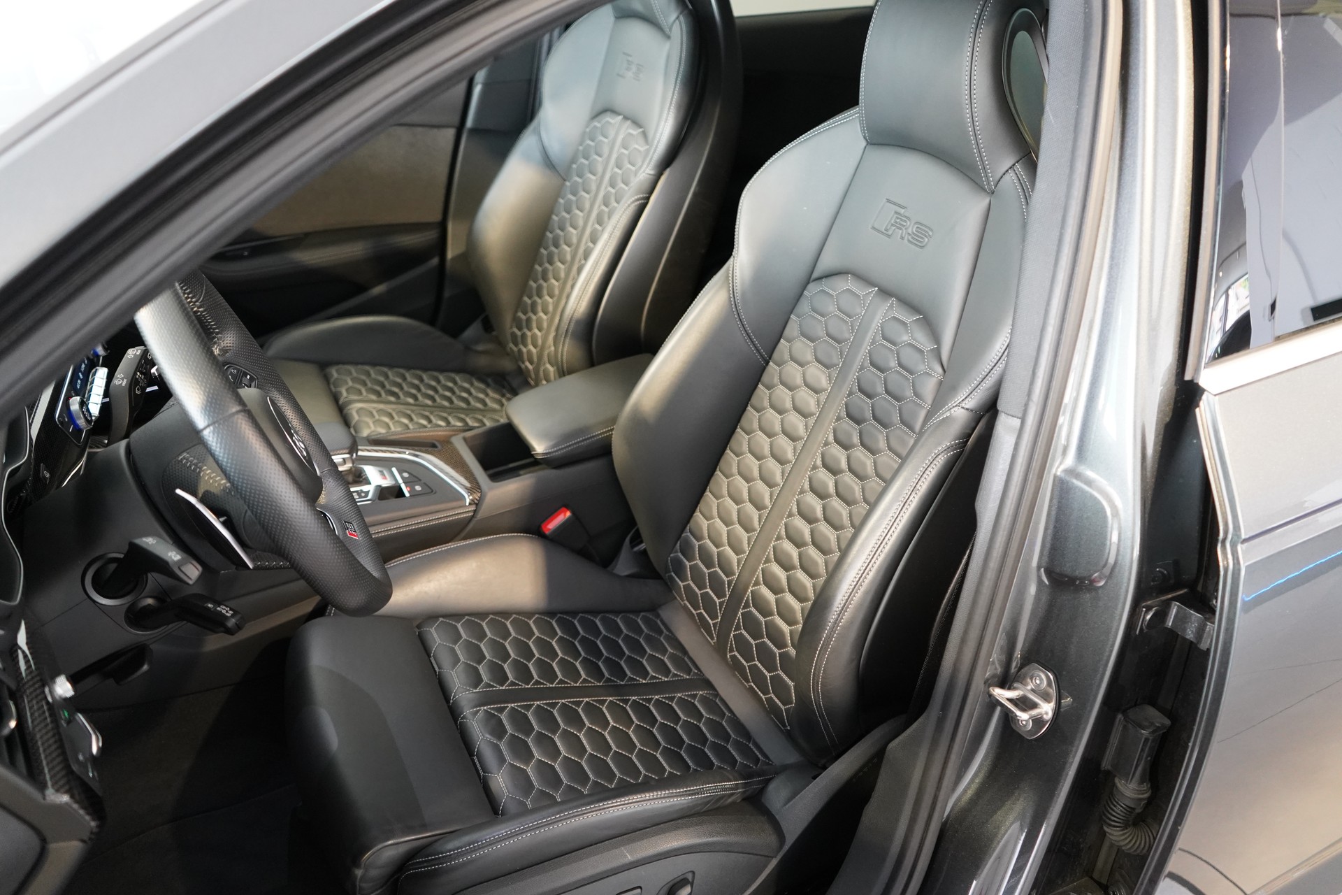 AUDI RS4 Avant 2.9 TFSI quattro / CH-Fahrzeug-image-5