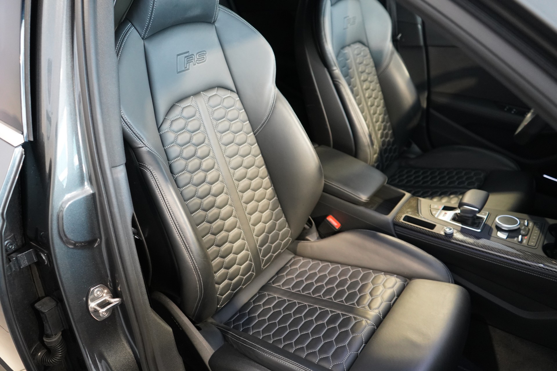 AUDI RS4 Avant 2.9 TFSI quattro / CH-Fahrzeug-image-6