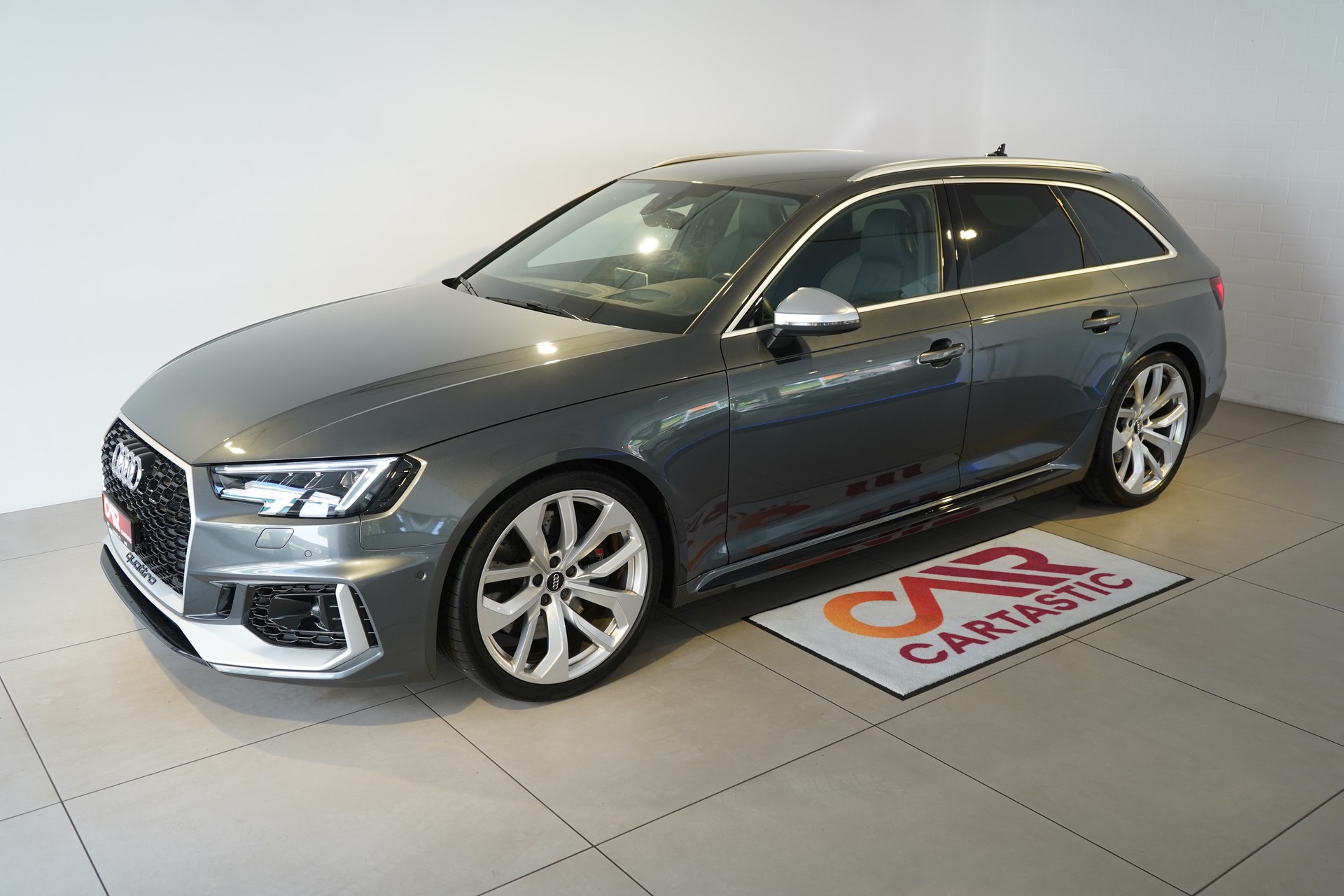AUDI RS4 Avant 2.9 TFSI quattro / CH-Fahrzeug
