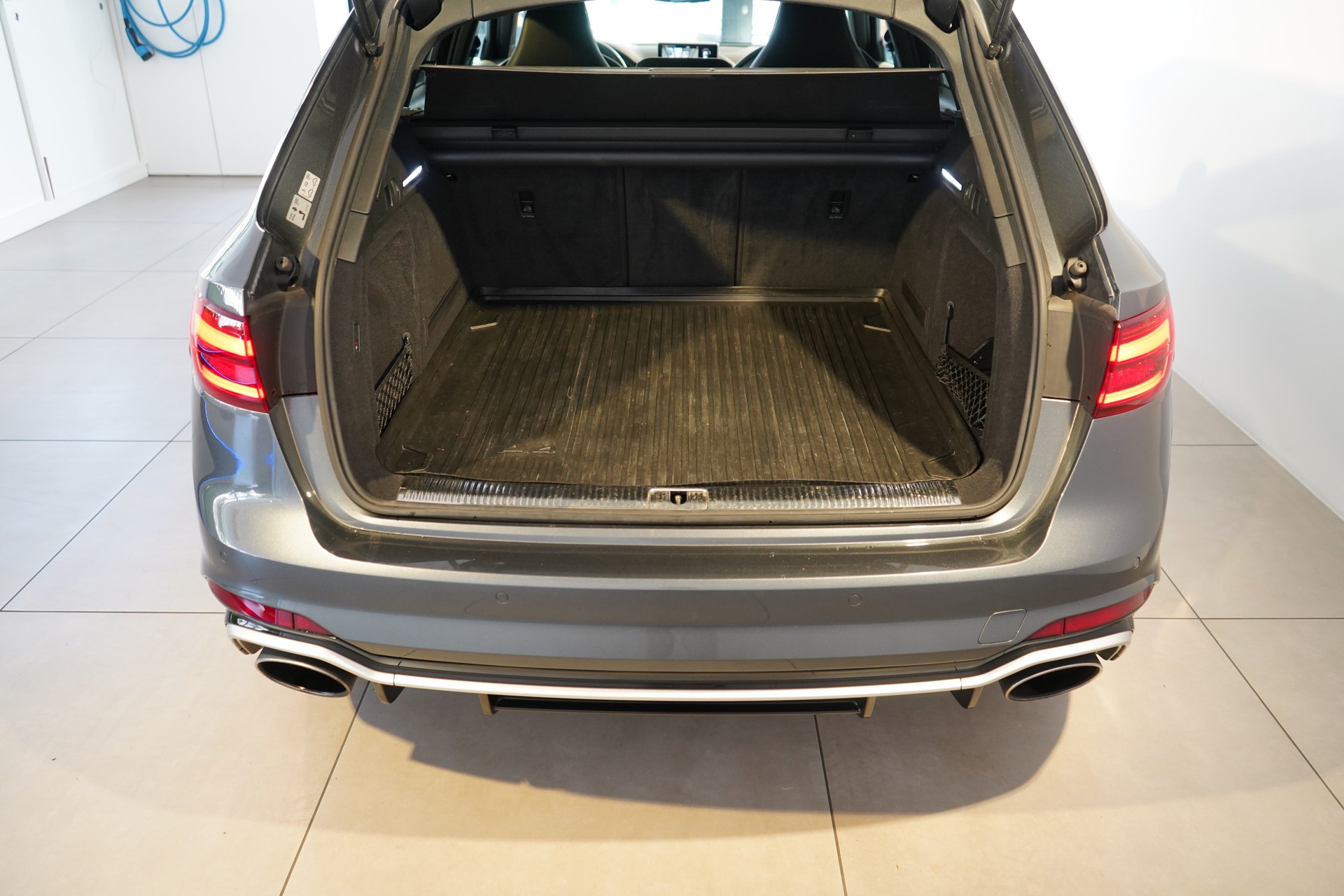 AUDI RS4 Avant 2.9 TFSI quattro / CH-Fahrzeug-image-4