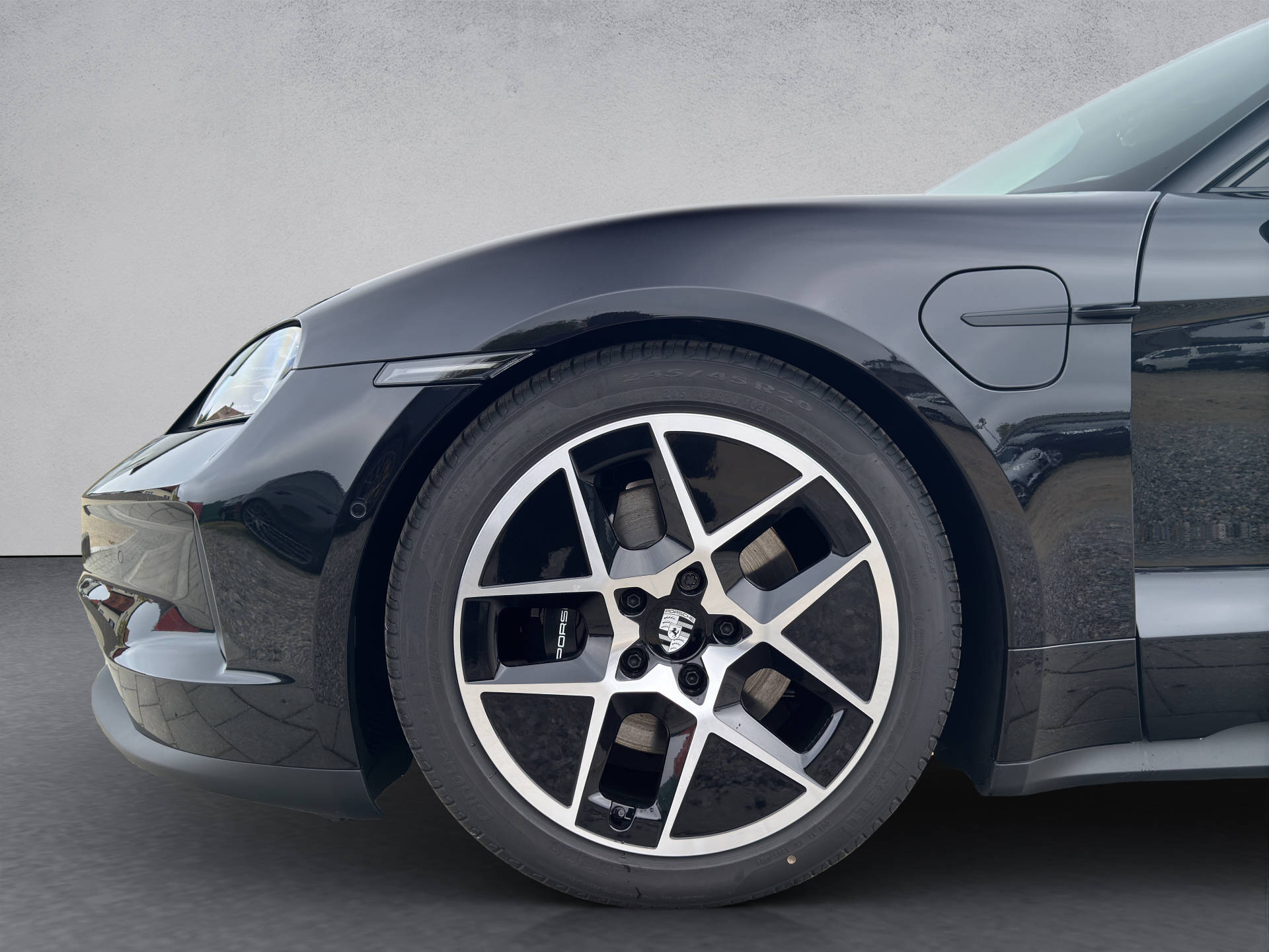 PORSCHE Taycan mit Performance Batterie Plus-image-14
