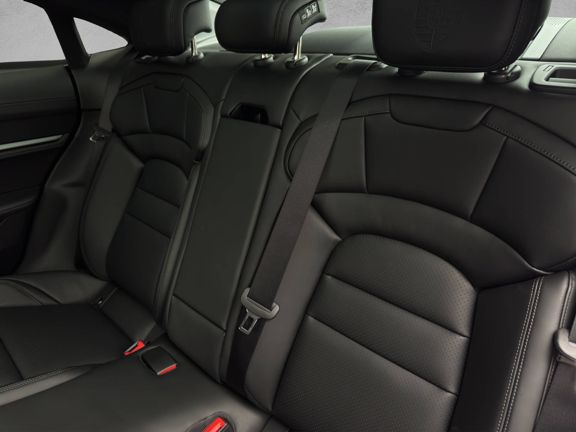 PORSCHE Taycan mit Performance Batterie Plus-image-12