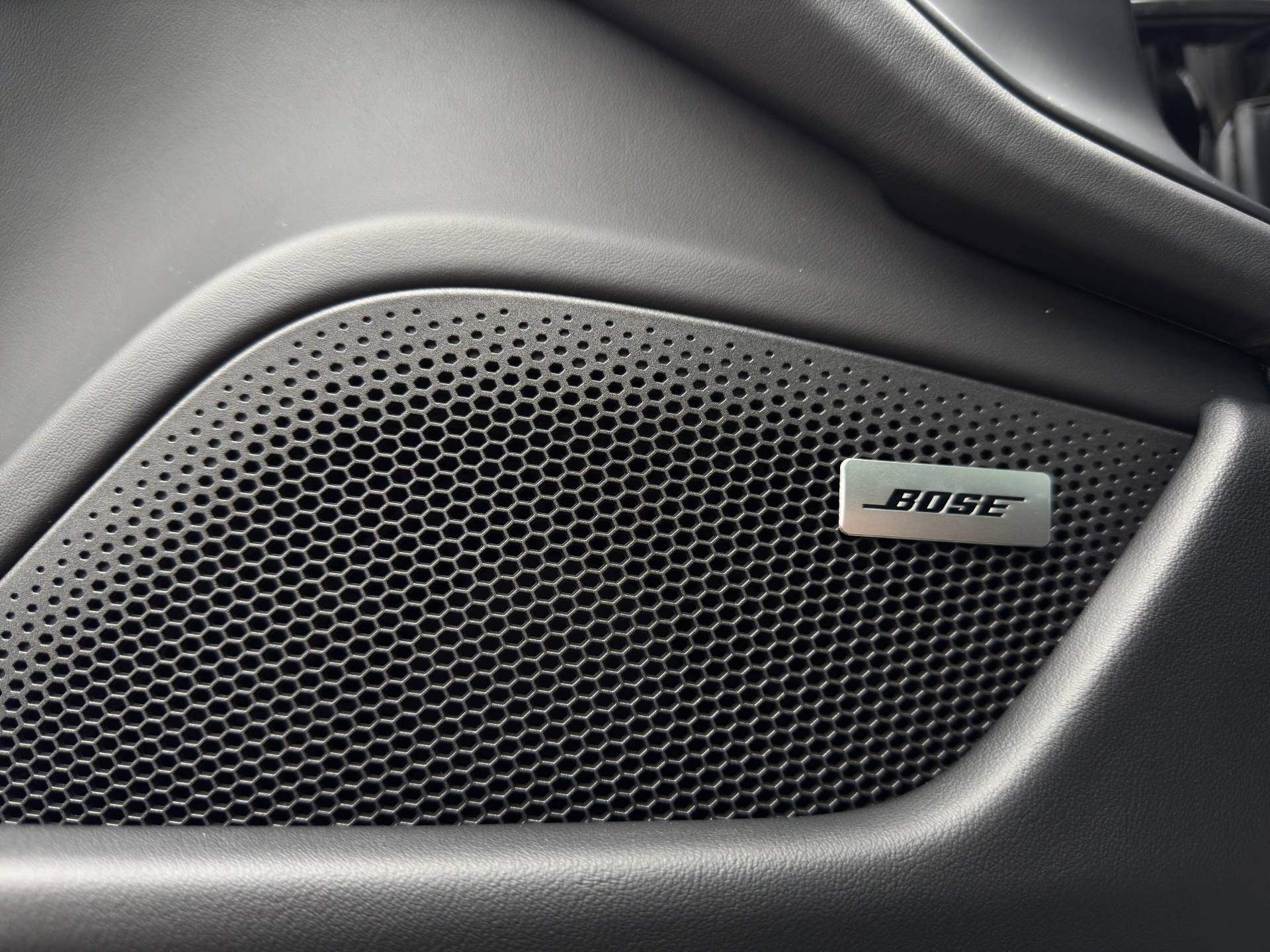 PORSCHE Taycan mit Performance Batterie Plus-image-10