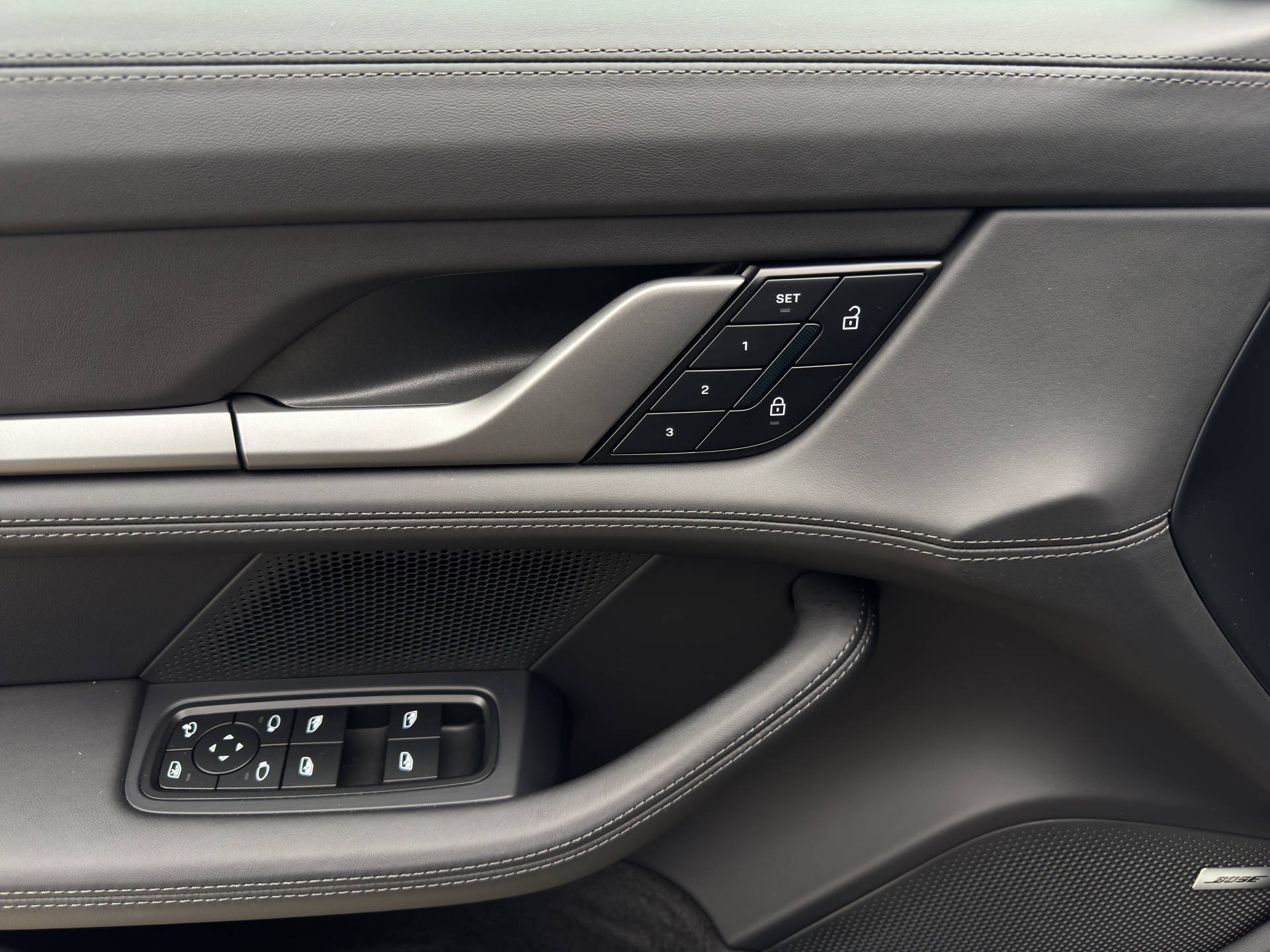 PORSCHE Taycan mit Performance Batterie Plus-image-9