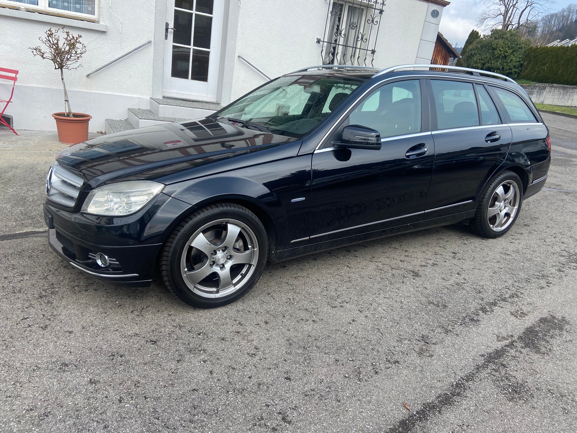 MERCEDES-BENZ C 180 CGI BlueEfficiency Automatic-image-0