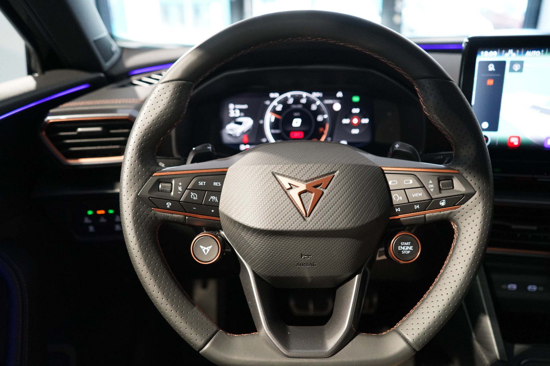 CUPRA Formentor 2.0TSI Tribe Edition 4Drive DSG / Akrapovic Abgasanlage-image-7
