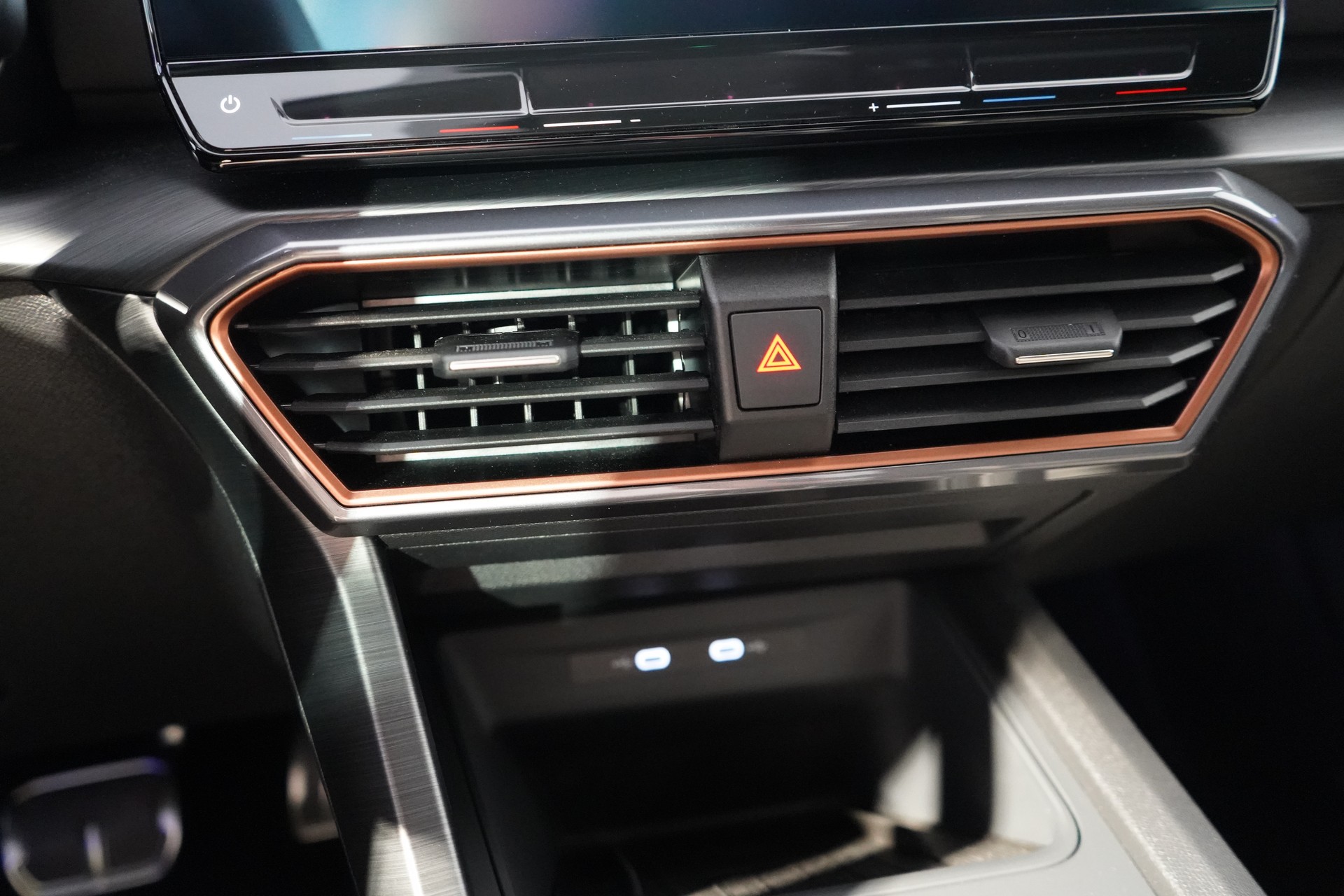 CUPRA Formentor 2.0TSI Tribe Edition 4Drive DSG / Akrapovic Abgasanlage-image-10