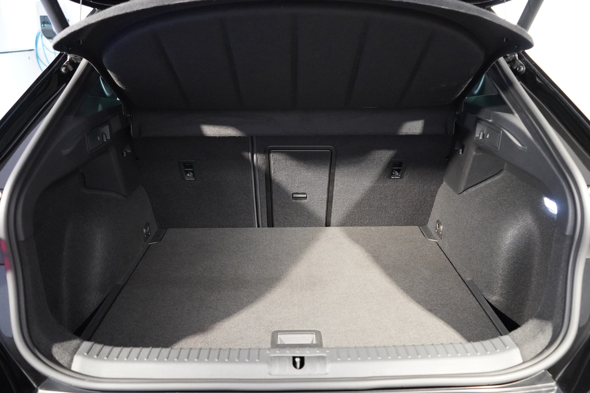 CUPRA Formentor 2.0TSI Tribe Edition 4Drive DSG / Akrapovic Abgasanlage-image-4
