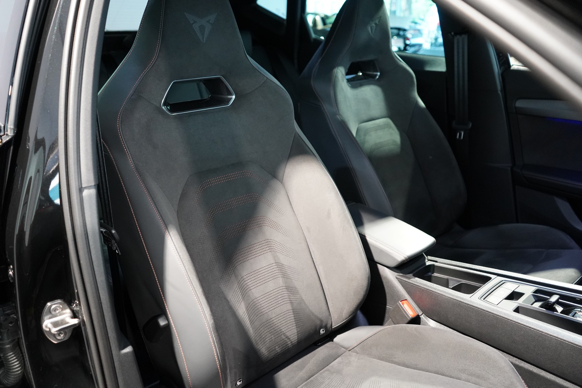 CUPRA Formentor 2.0TSI Tribe Edition 4Drive DSG / Akrapovic Abgasanlage-image-6