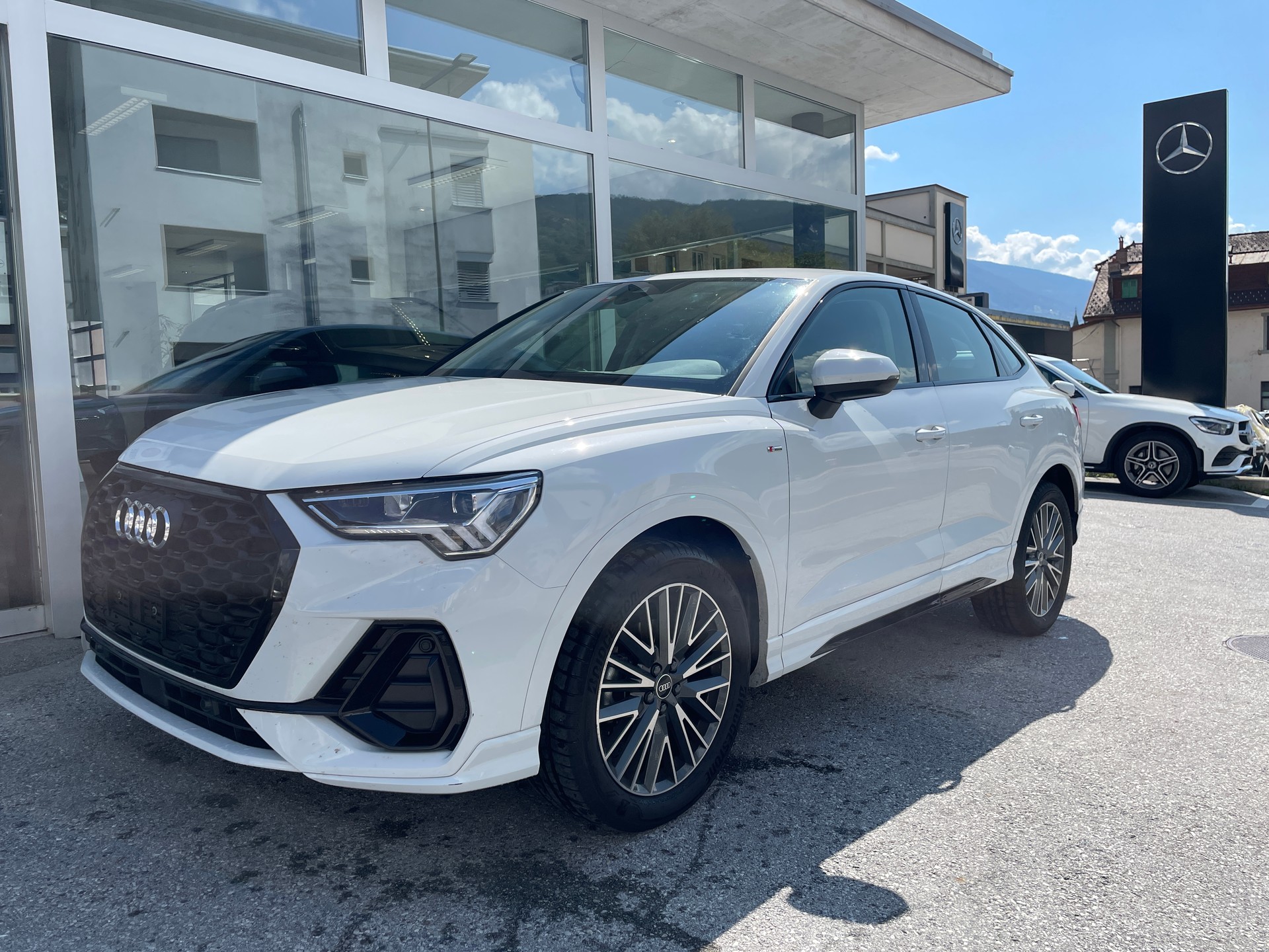 AUDI Q3 Sportback 35 TFSI S line Attraction S-tronic-image-0