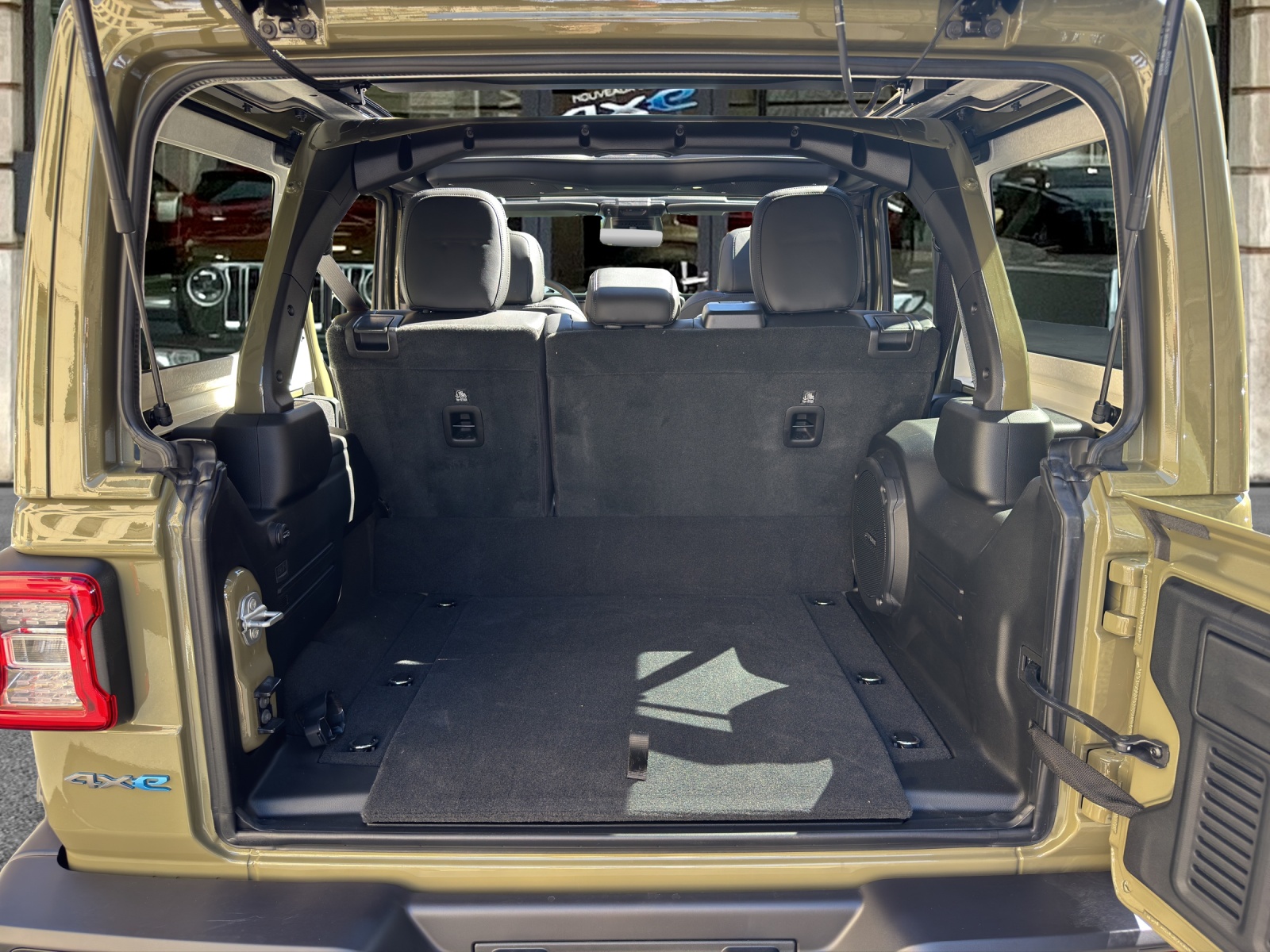 JEEP Wrangler 2.0 PHEV Unlimited Rubicon Automatic Soft Top-image-17